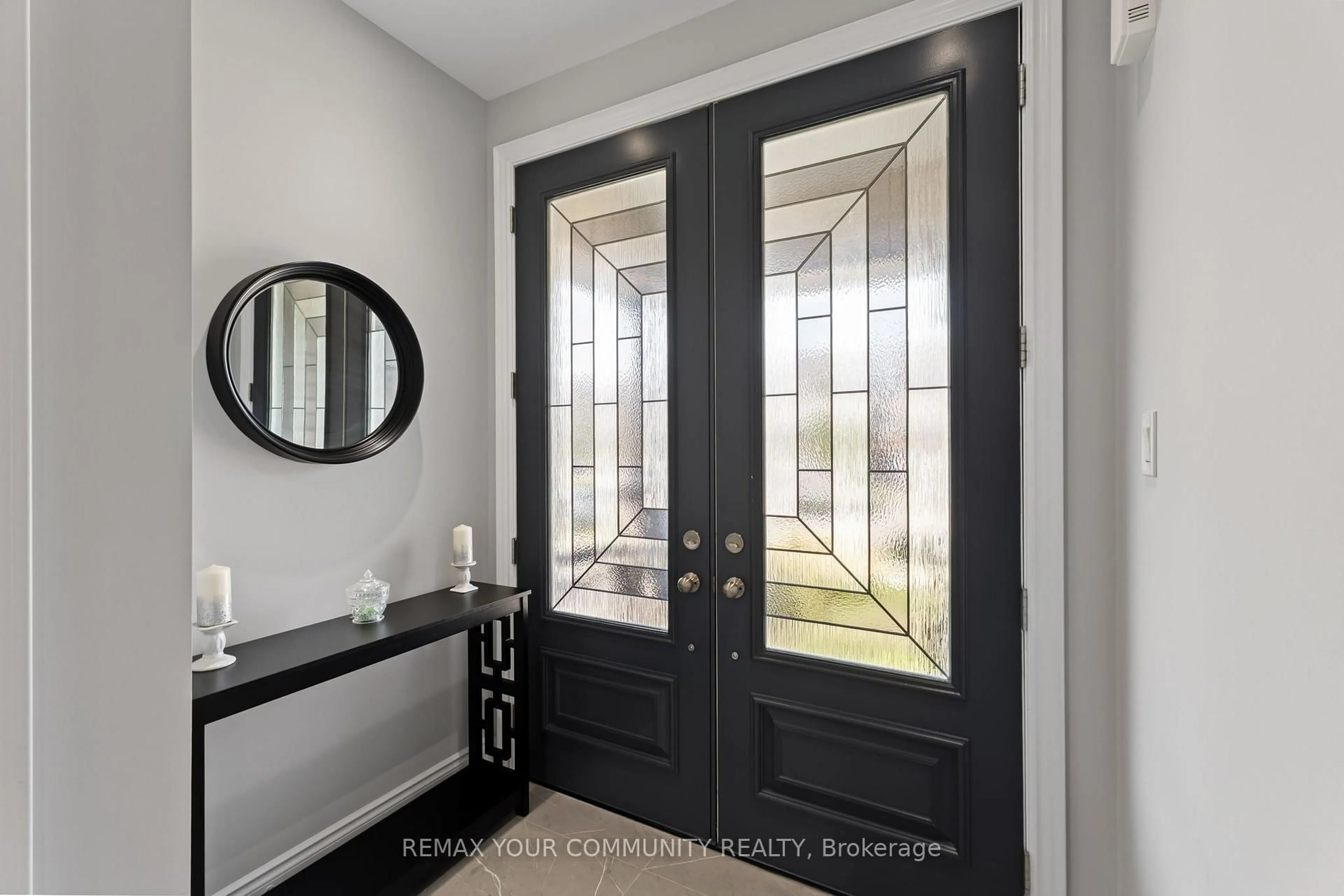 Indoor entryway for 99 Walker Blvd, New Tecumseth Ontario L9R 1A5