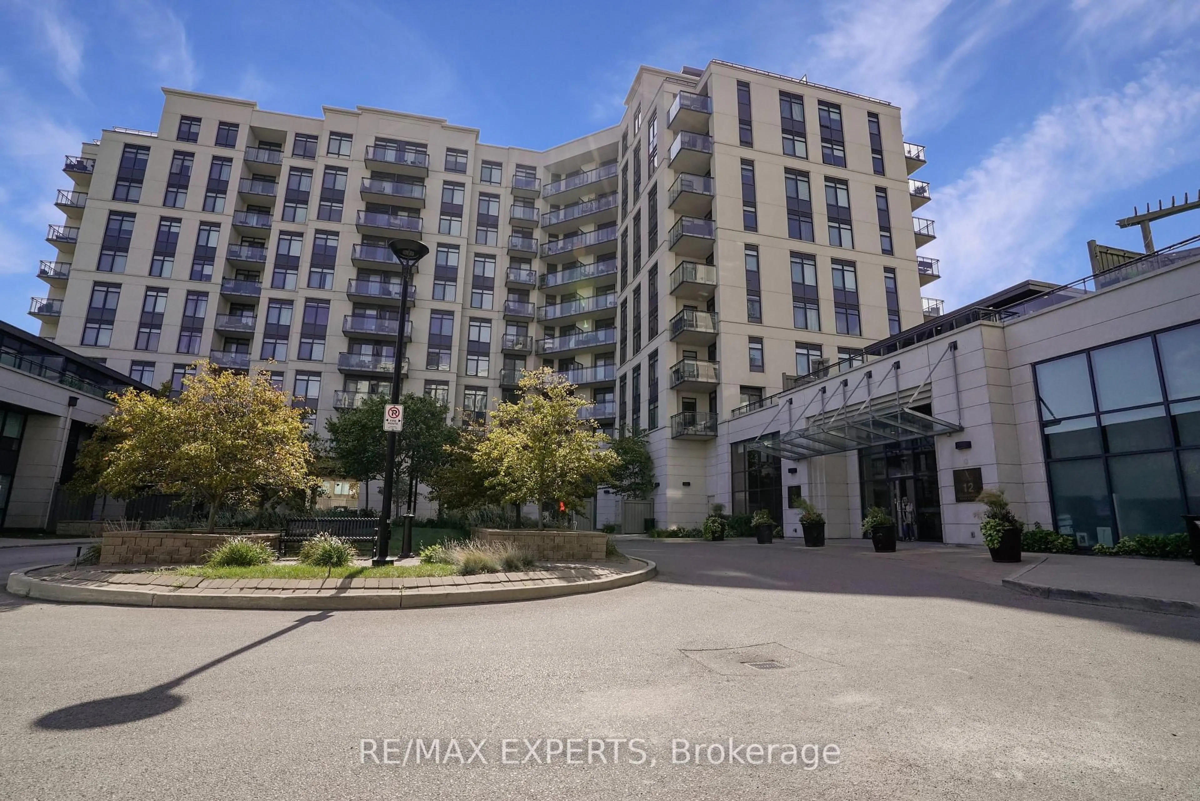 Indoor foyer for 24 Woodstream Blvd #208, Vaughan Ontario L4L 8C4
