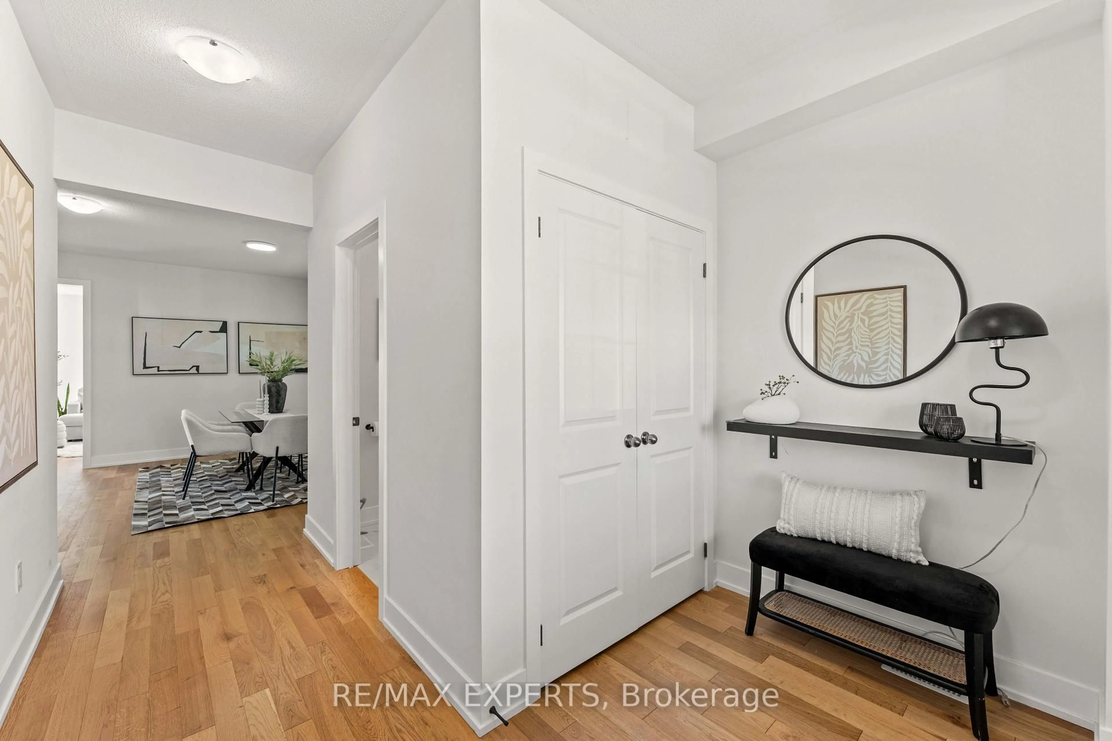 Indoor entryway for 10 Lawrence D. Pridham Ave, New Tecumseth Ontario L9R 1V4