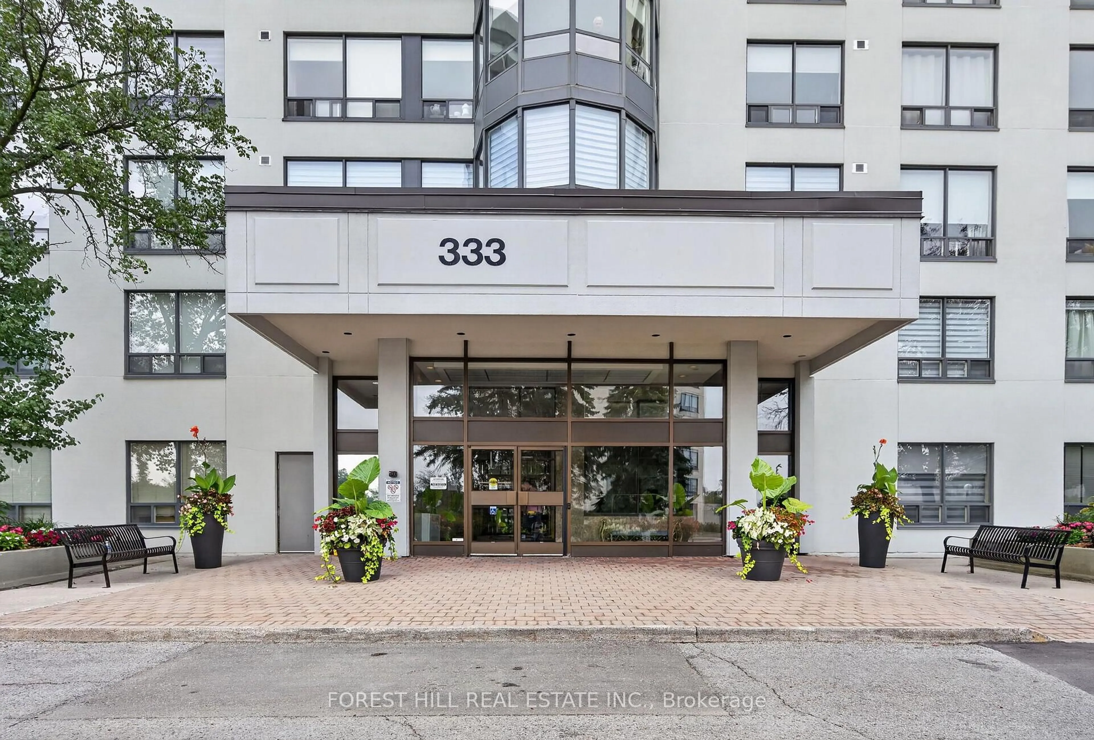 Indoor foyer for 333 Clark Ave #301, Vaughan Ontario L4J 7K4