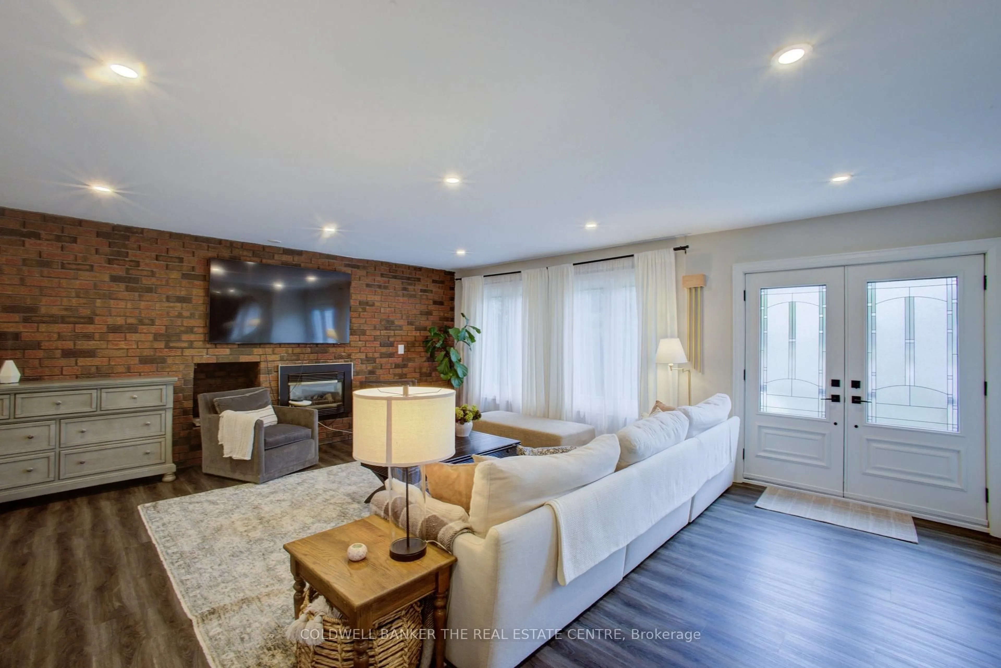 Living room with furniture, wood/laminate floor for 89 King St, Essa Ontario L0M 1B0