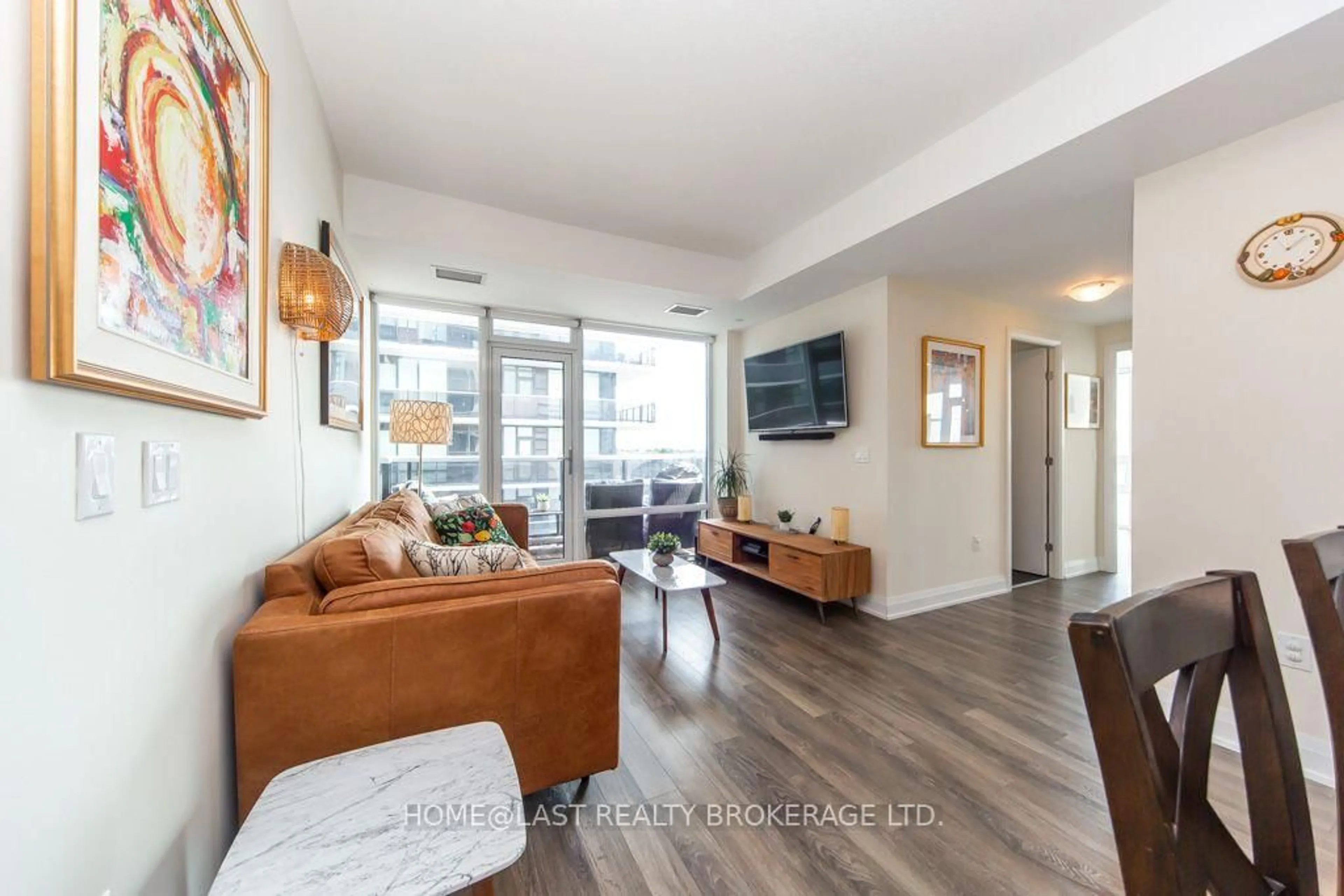 Living room with furniture, wood/laminate floor for 4800 Highway 7 Highway #605, Vaughan Ontario L4L 1H8