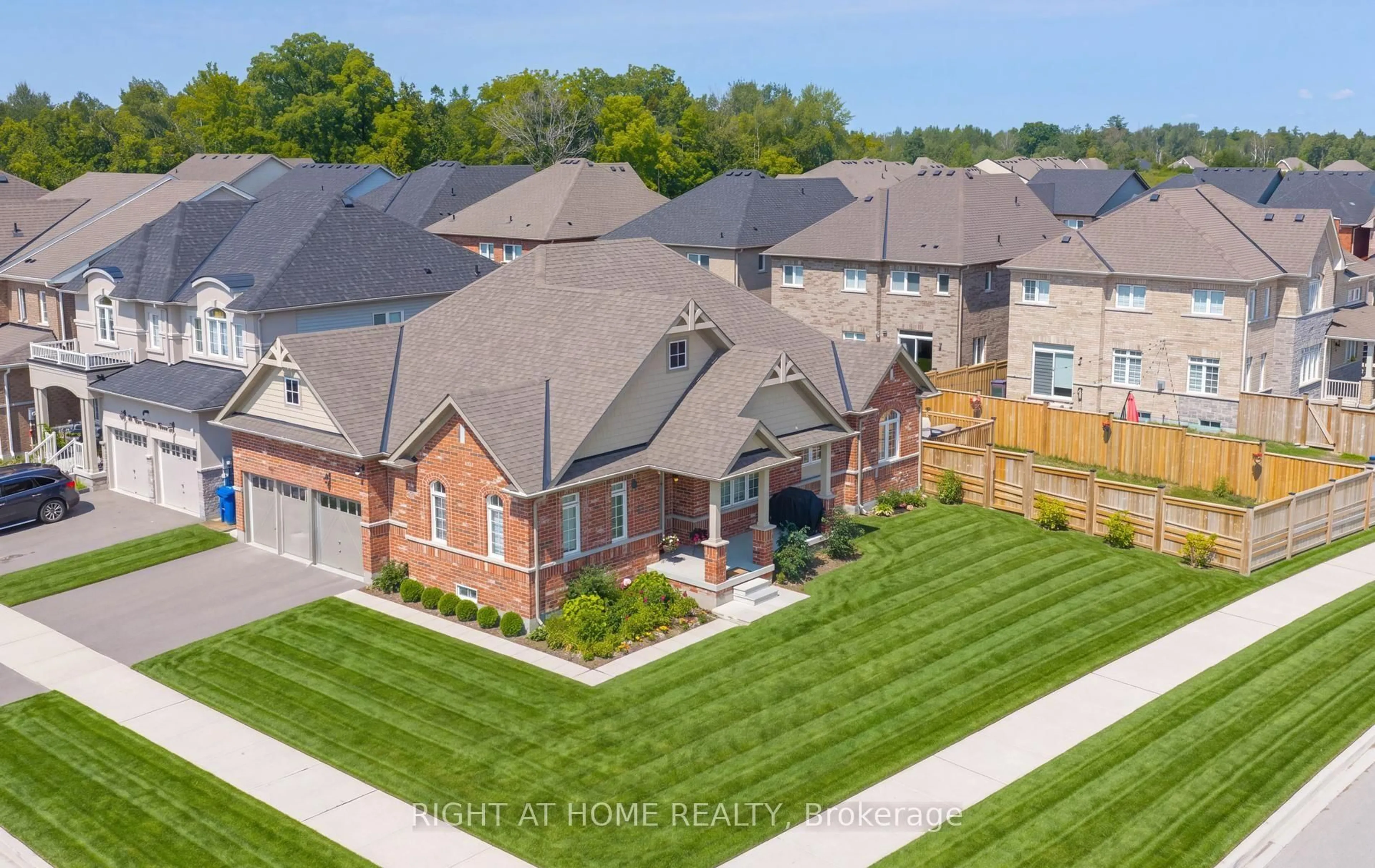 A pic from outside/outdoor area/front of a property/back of a property/a pic from drone, street for 2 Cliff Thompson Crt, Georgina Ontario L0E 1R0