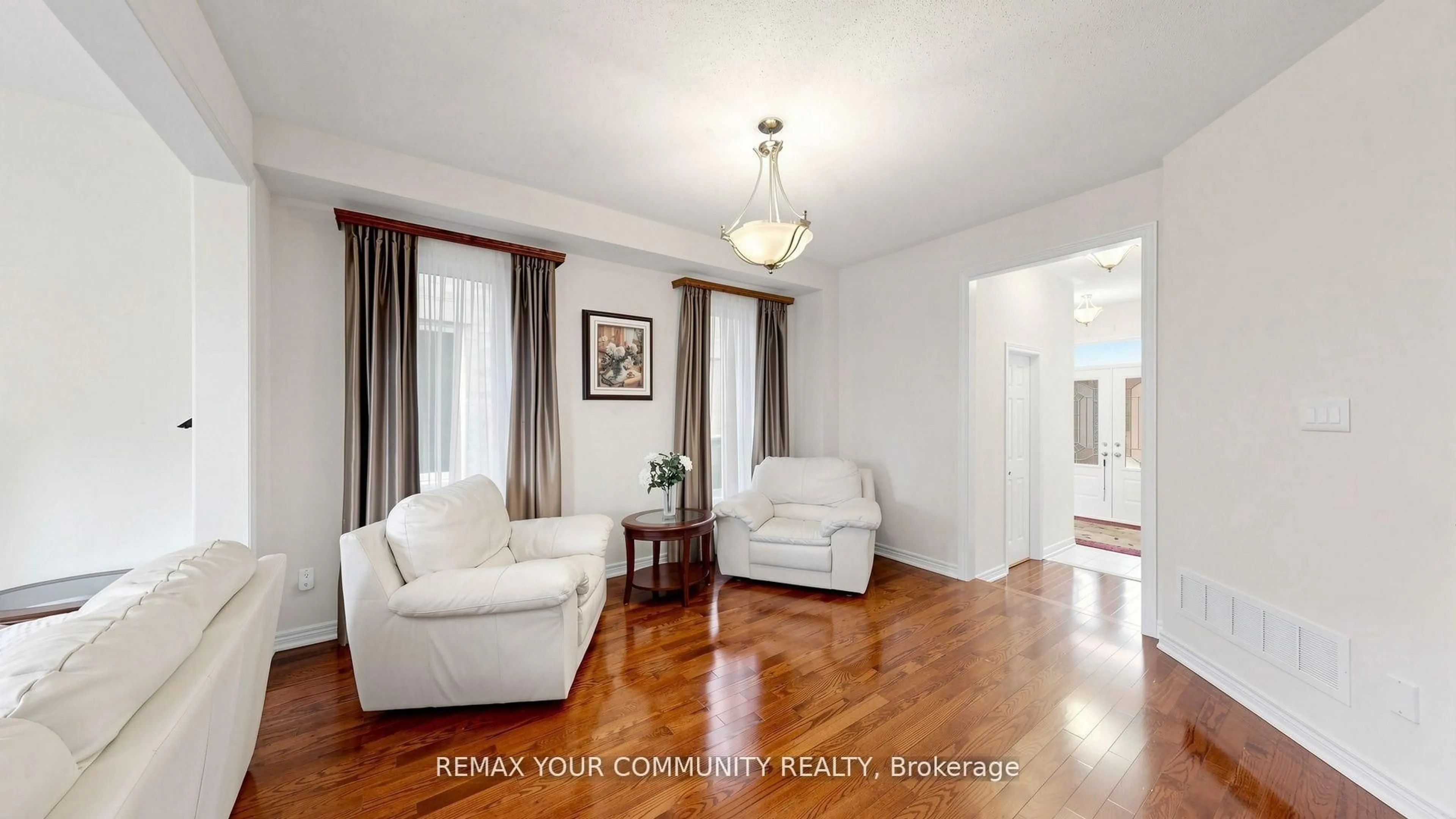 Living room with furniture, unknown for 6 Homerton Ave, Richmond Hill Ontario L4E 0V9