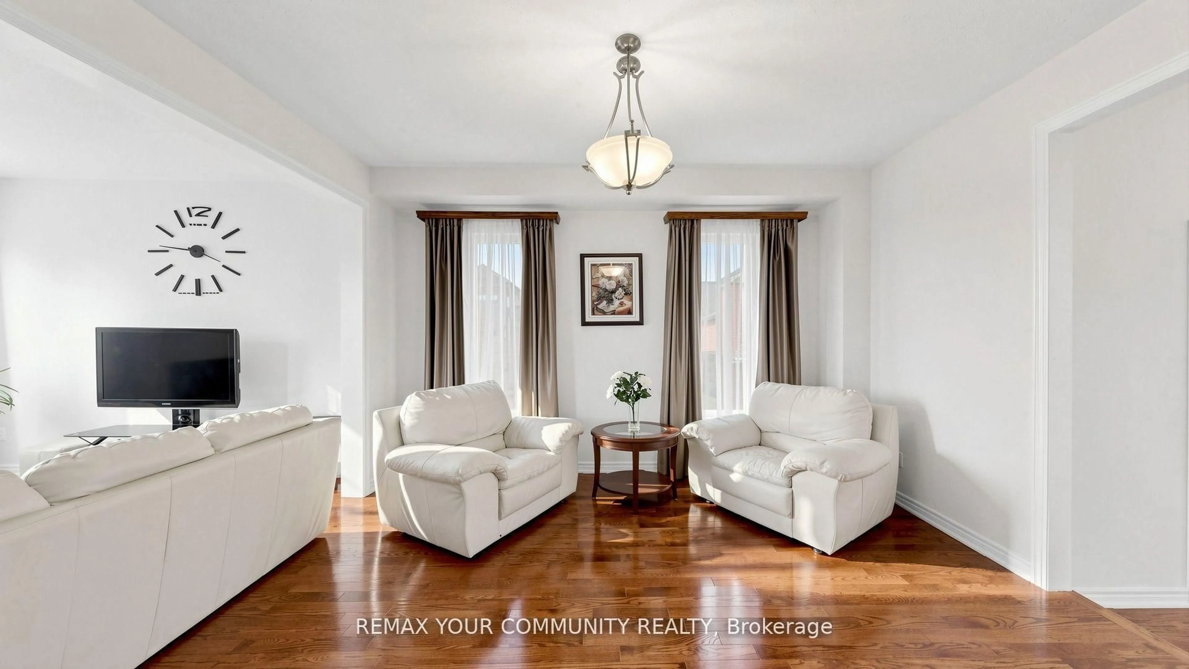 Living room with furniture, wood/laminate floor for 6 Homerton Ave, Richmond Hill Ontario L4E 0V9