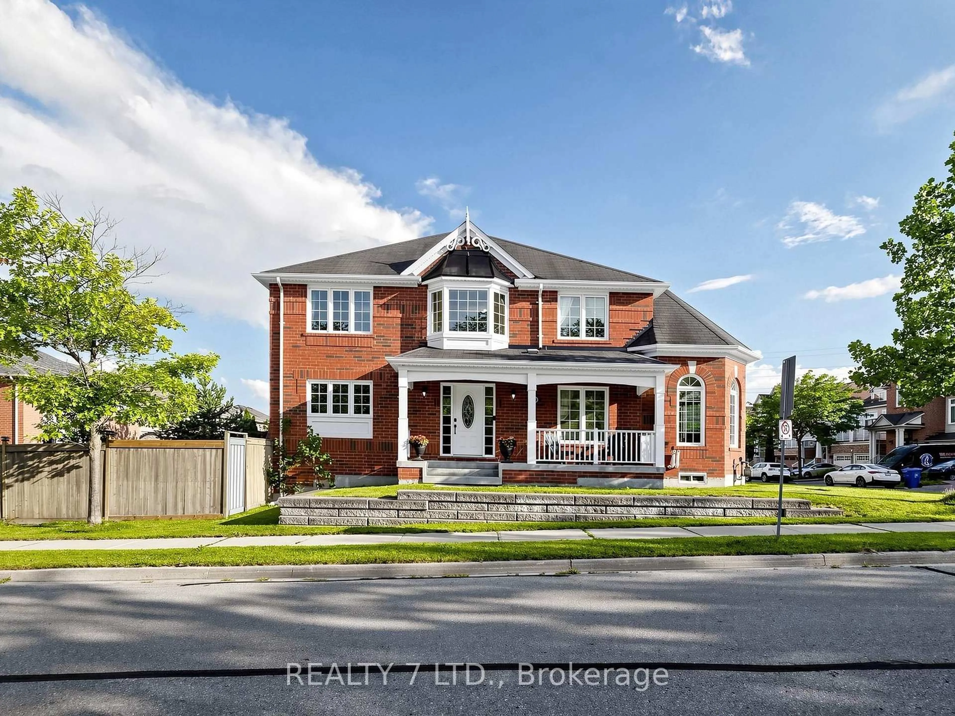 Home with brick exterior material, street for 330 Cheryl Mews Blvd, Newmarket Ontario L3X 3J6