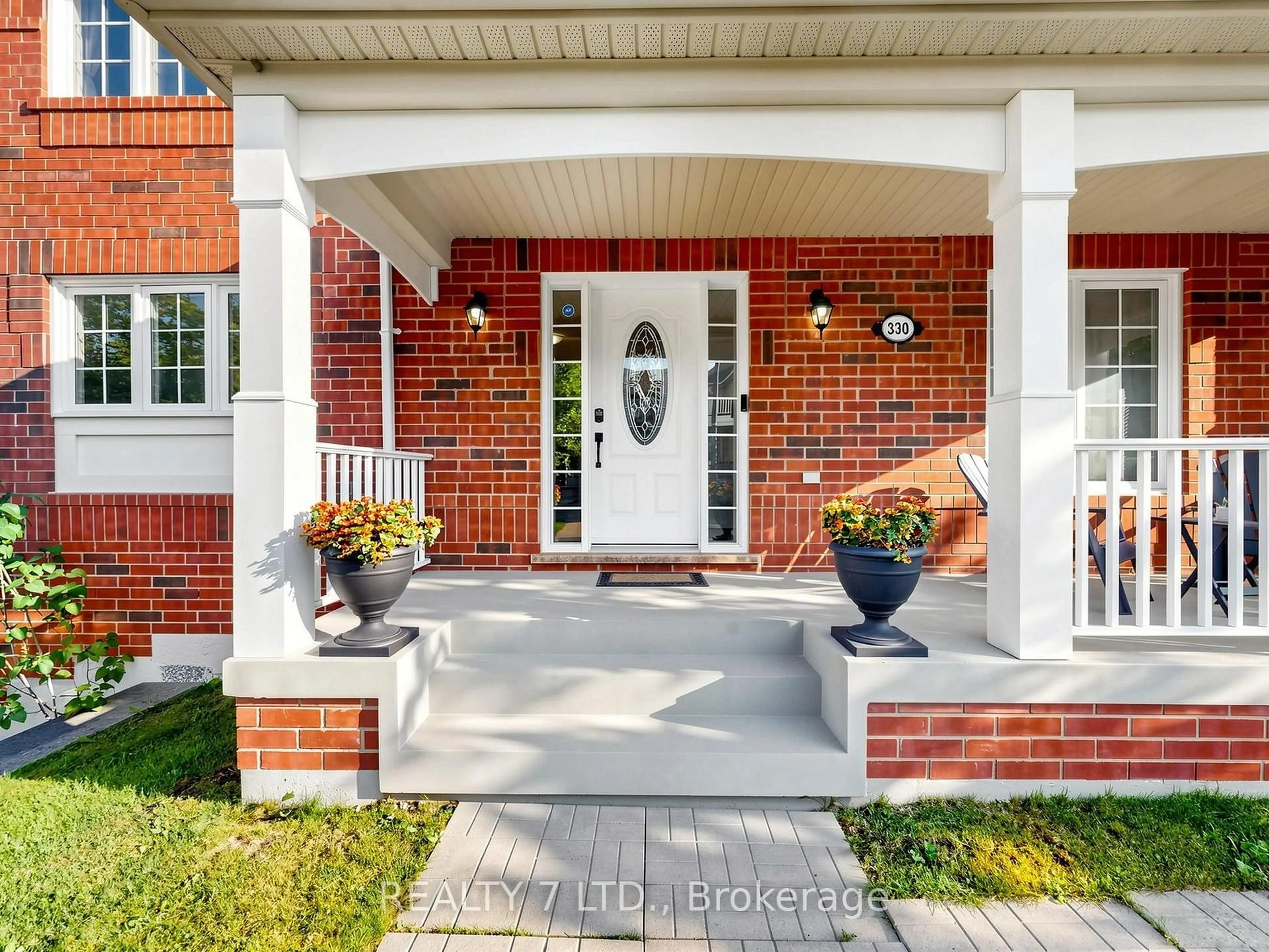 Home with brick exterior material, street for 330 Cheryl Mews Blvd, Newmarket Ontario L3X 3J6