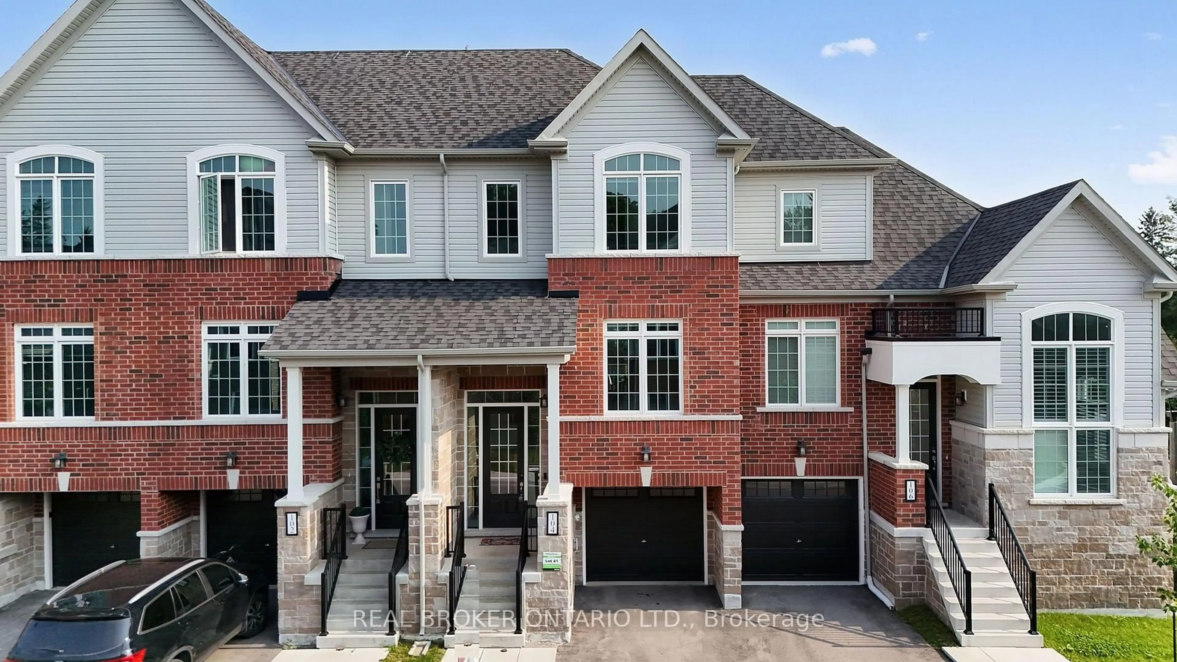 Home with brick exterior material, street for 104 Lyall Stokes Circ, East Gwillimbury Ontario L0G 1M0