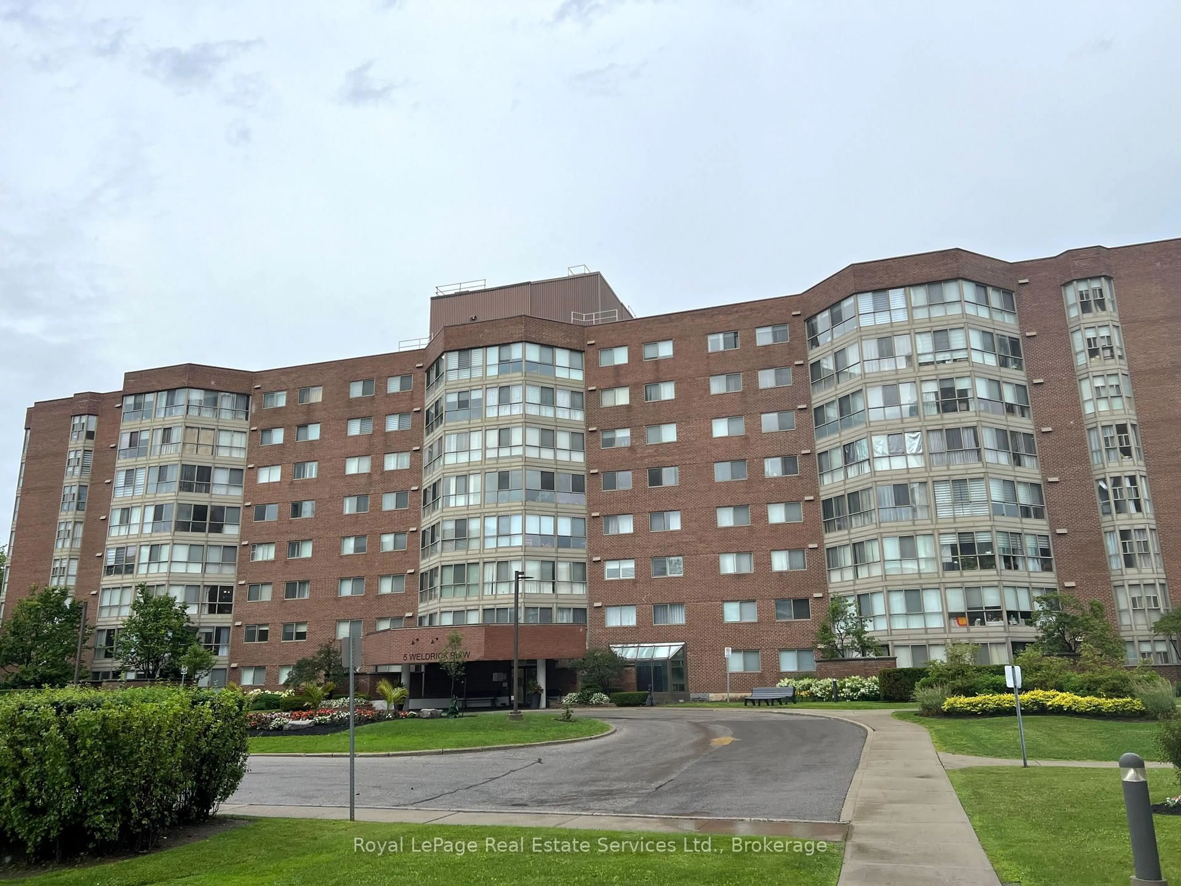Indoor foyer for 5 Weldrick Rd #611, Richmond Hill Ontario L4C 8S9