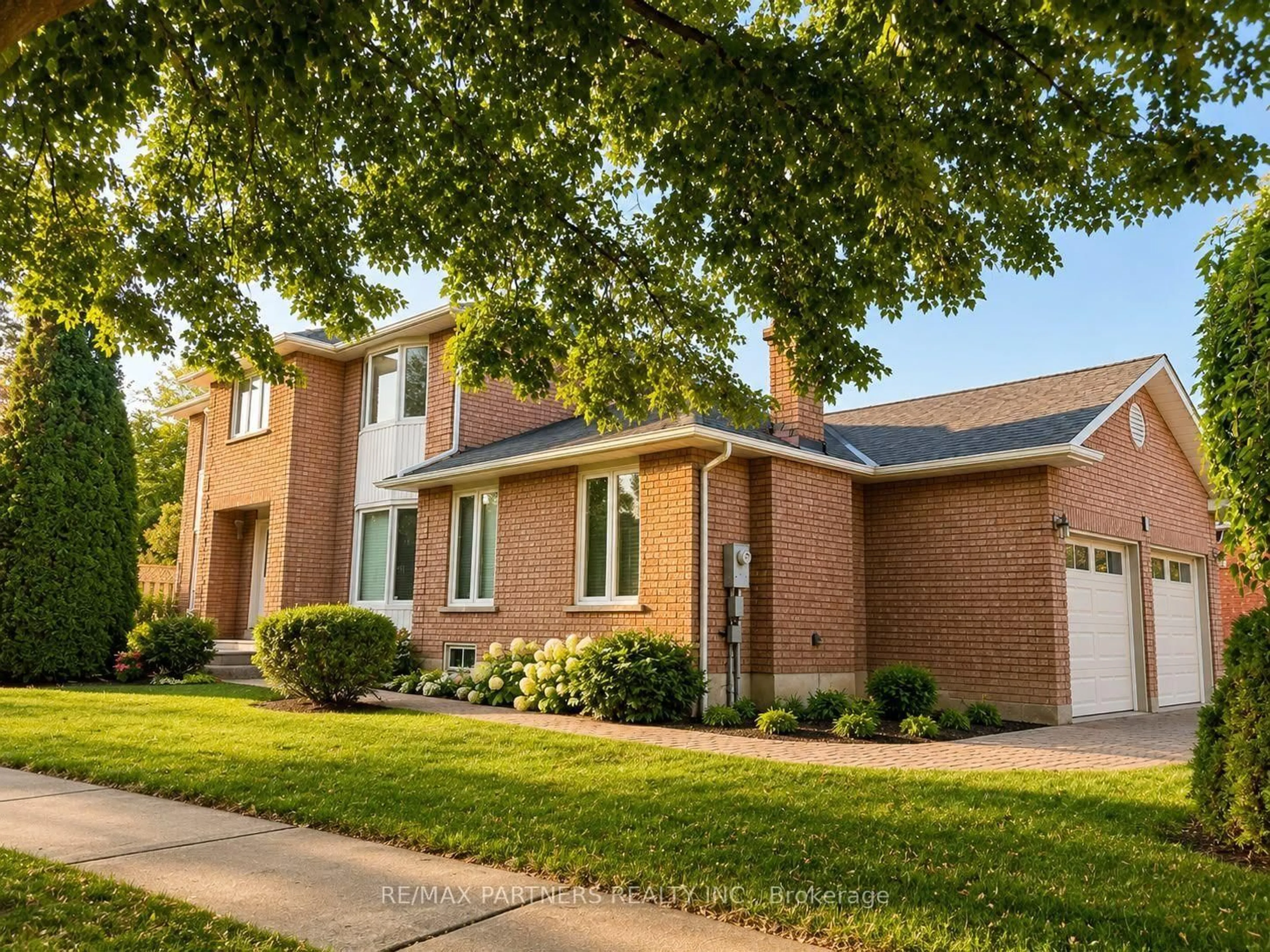 Home with brick exterior material, street for 2 Glenhurst Rd, Richmond Hill Ontario L4B 2C9