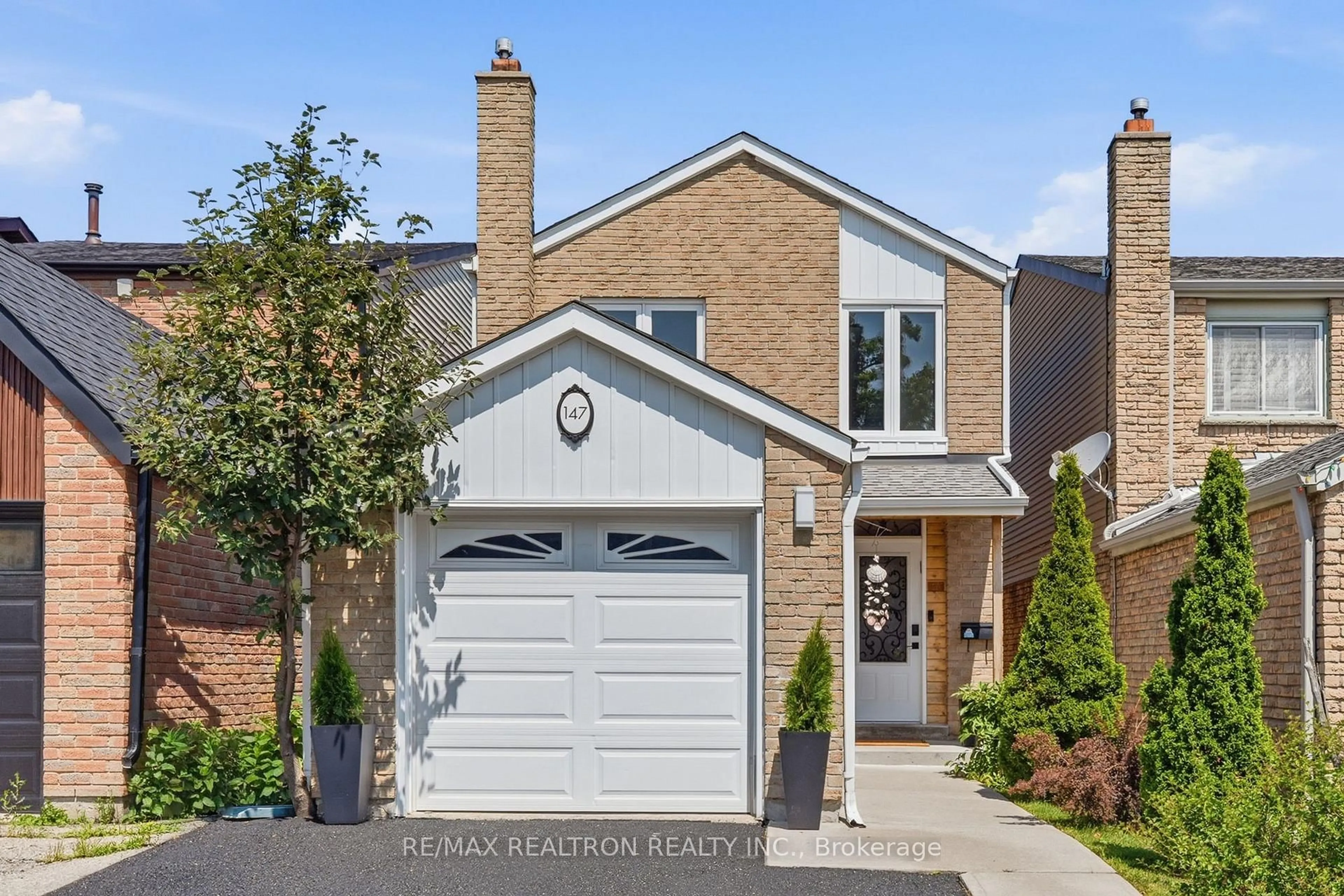 Home with brick exterior material, street for 147 Spyglass Hill Rd, Vaughan Ontario L4K 2K6