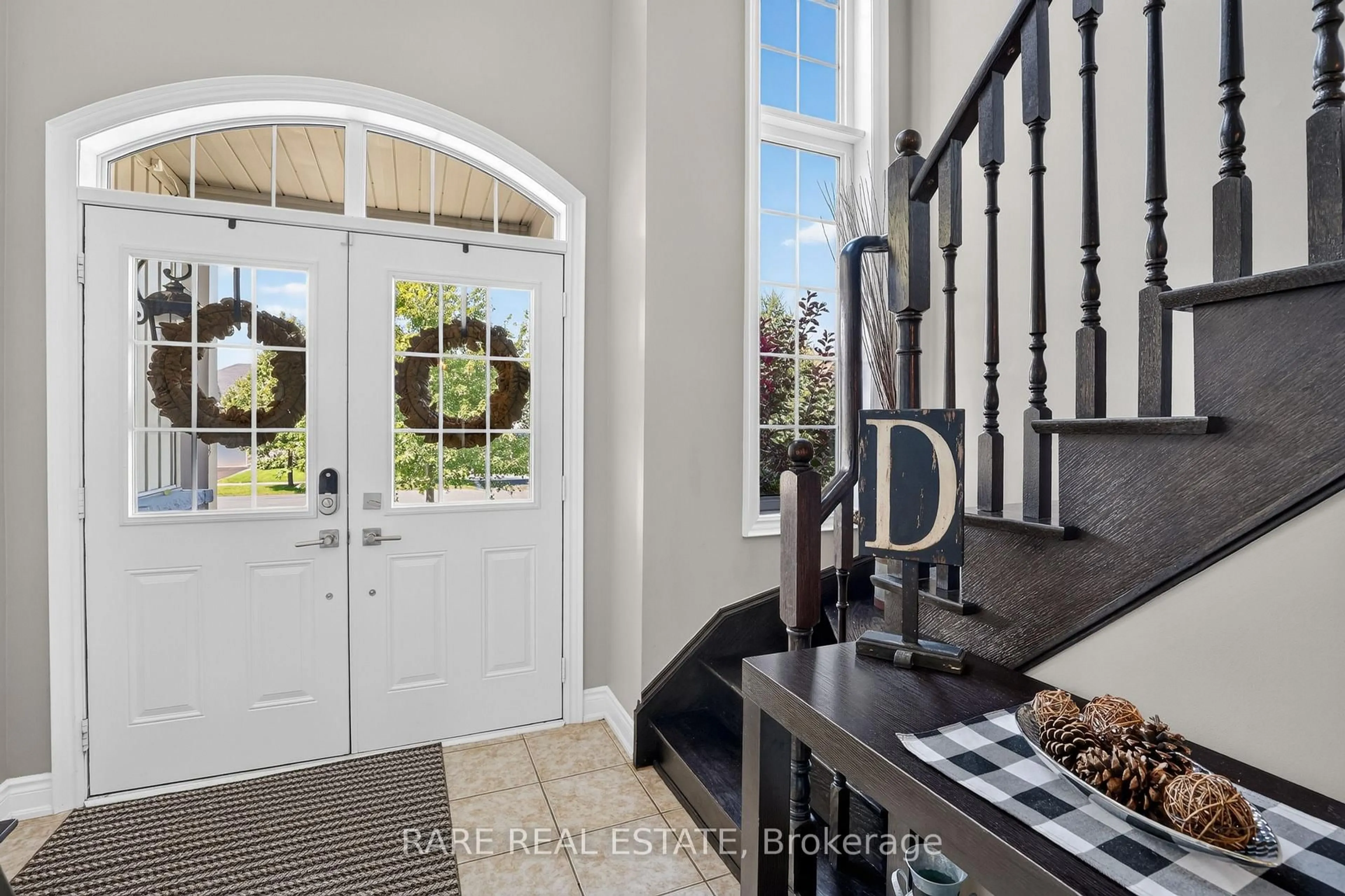 Indoor entryway for 101 Decarolis Cres, Essa Ontario L3W 0B1