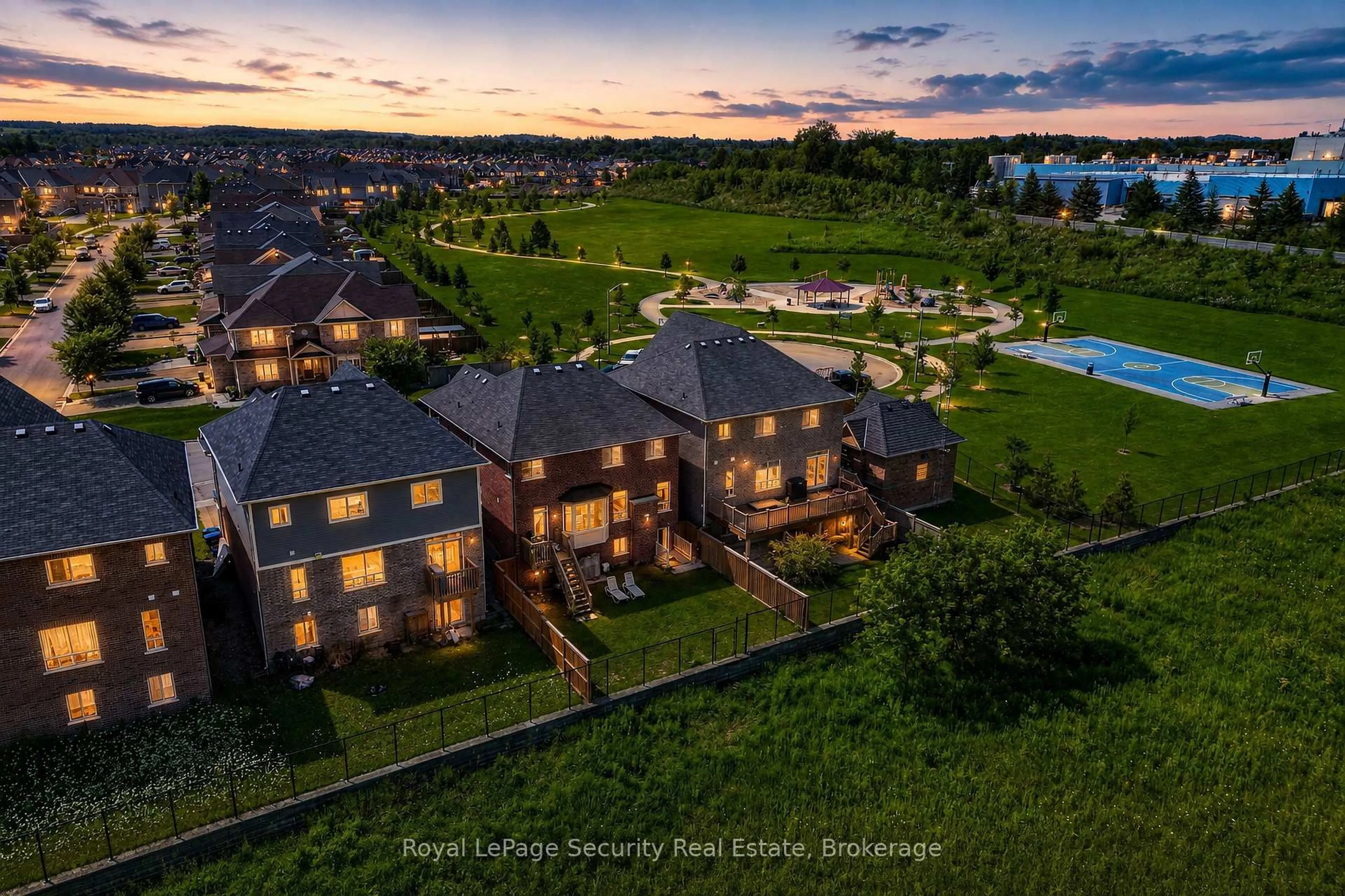 A pic from outside/outdoor area/front of a property/back of a property/a pic from drone, water/lake/river/ocean view for 77 Pierce Pl, New Tecumseth Ontario L0G 1W0