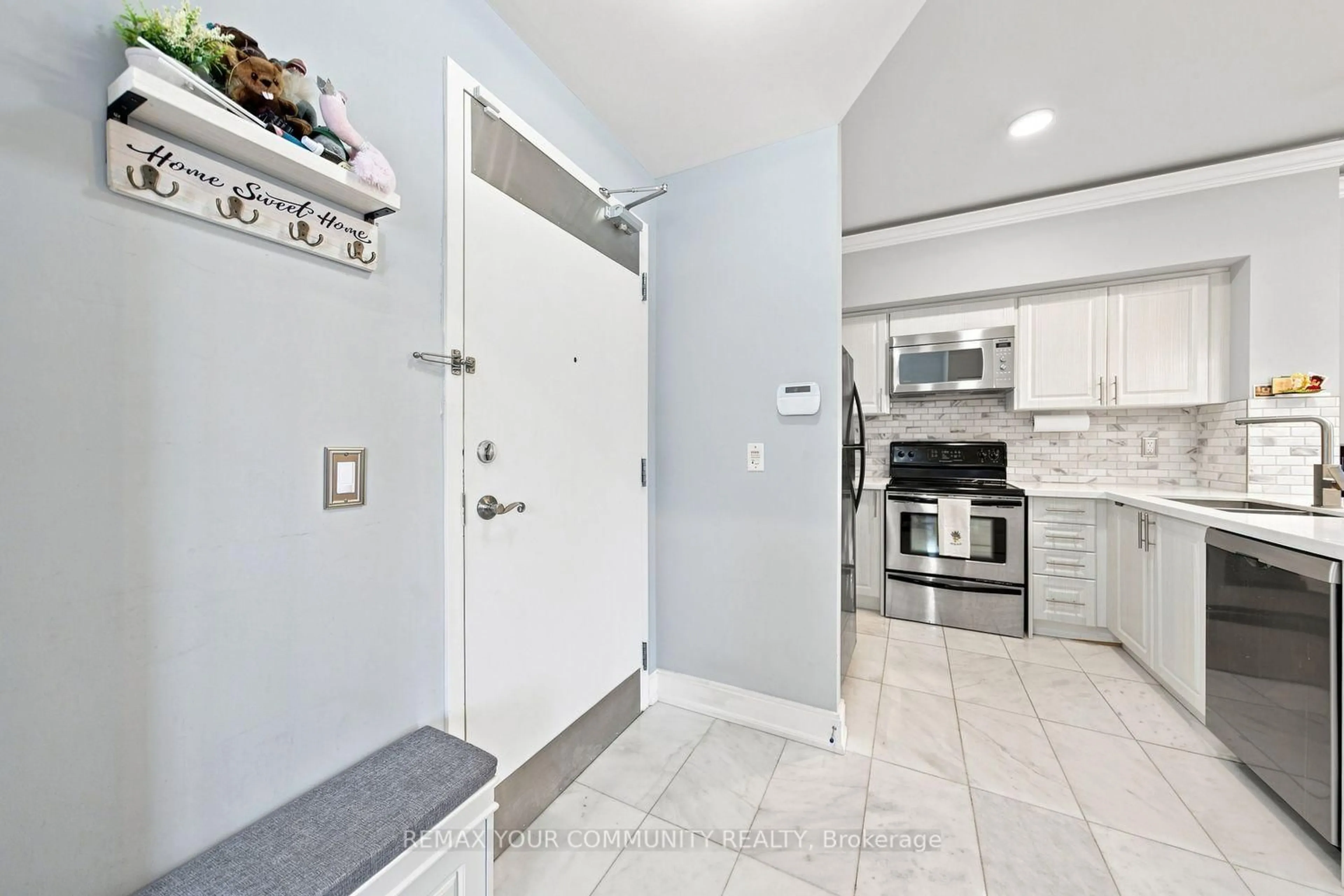 Indoor entryway for 9973 Keele St #210, Vaughan Ontario L6A 3Y5
