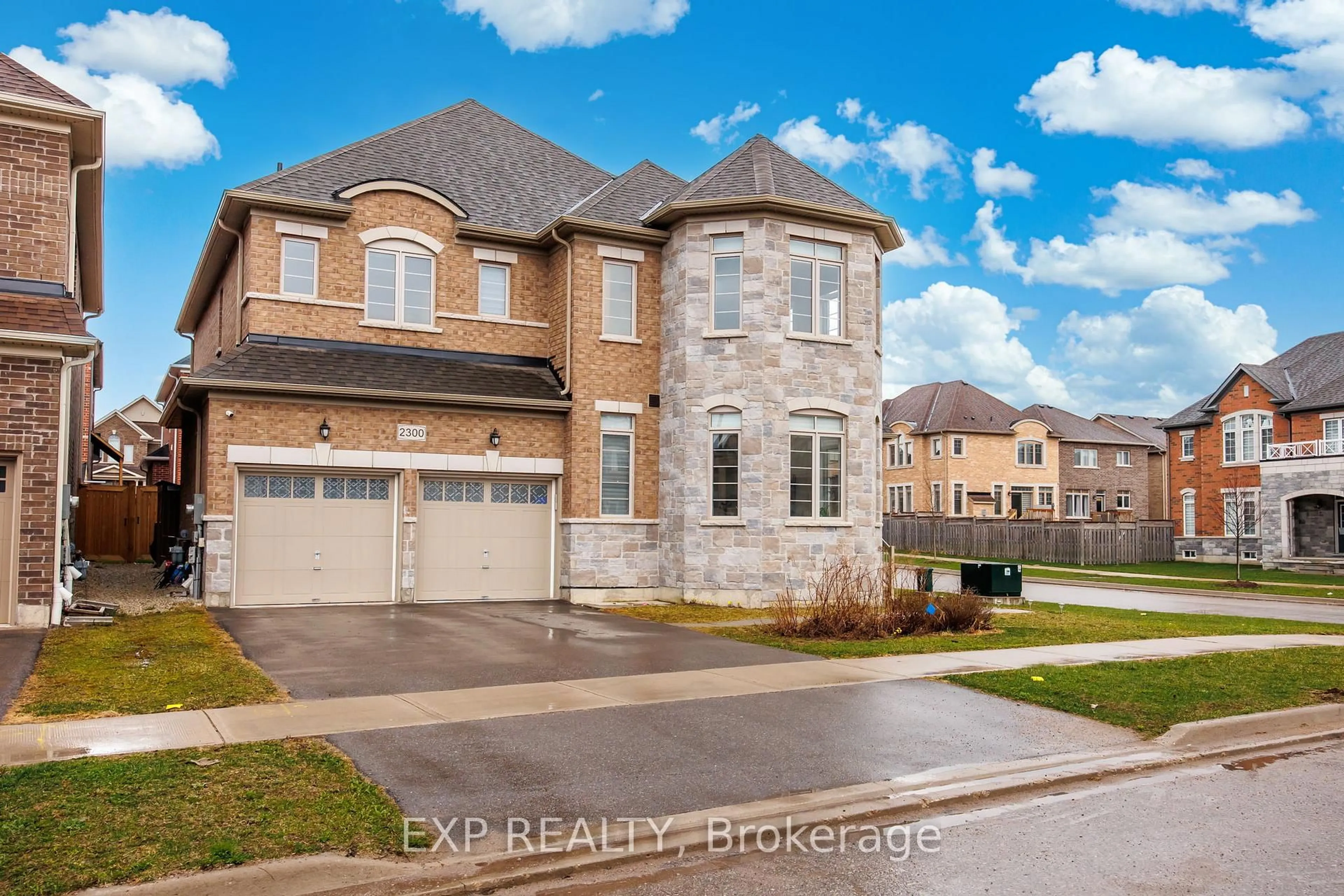 Home with brick exterior material, street for 2300 Lozenby St, Innisfil Ontario L9S 0M8