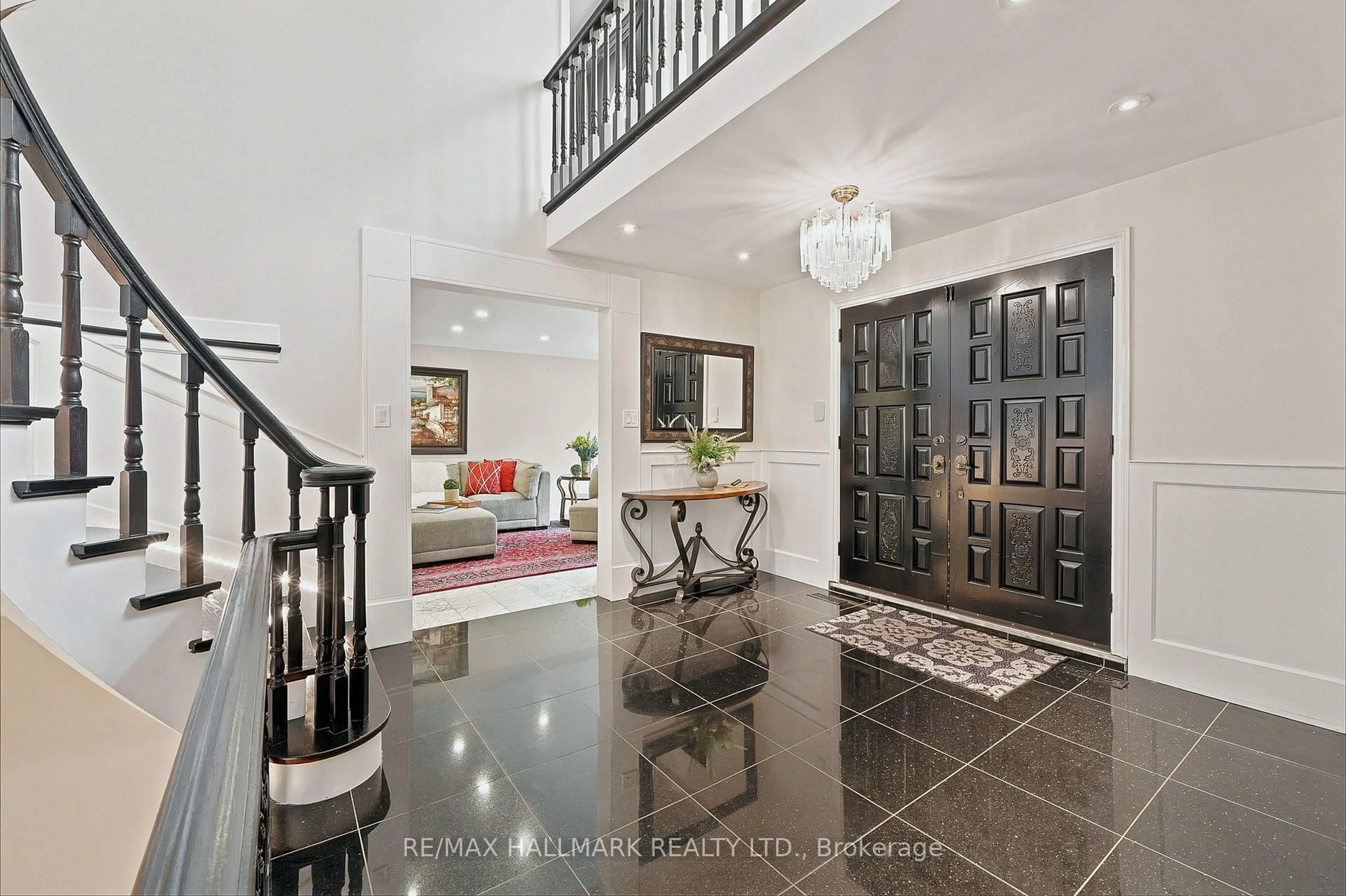 Indoor entryway for 76 Francis St, Vaughan Ontario L4L 1P6