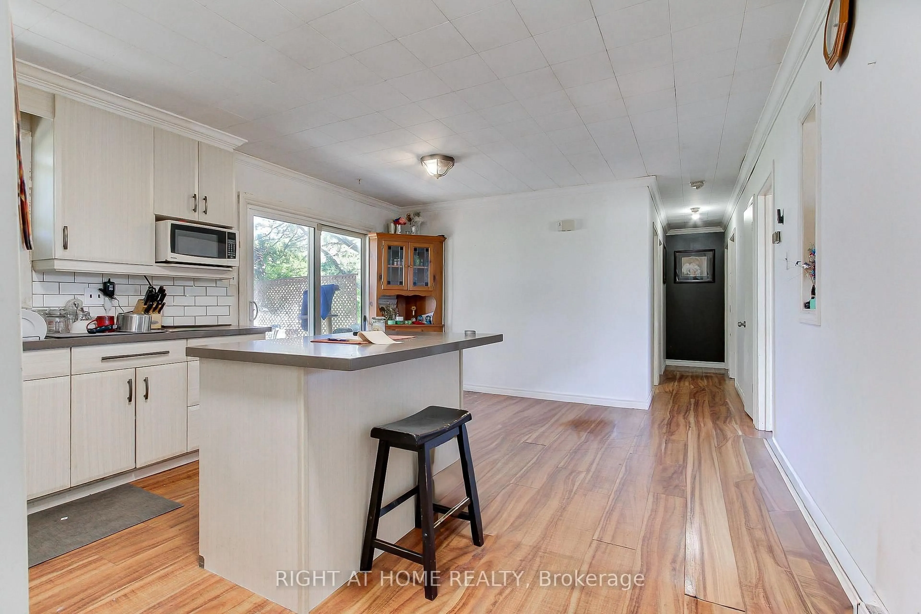 Open concept kitchen, unknown for 1384 Graham Sdrd, King Ontario L3Y 4V9