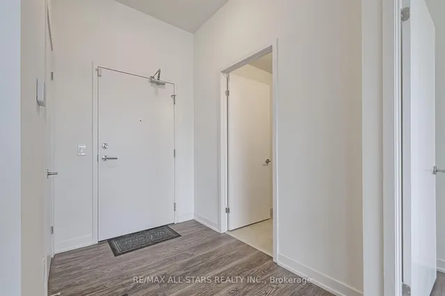 2 David Eyer Rd #124, Richmond Hill 5