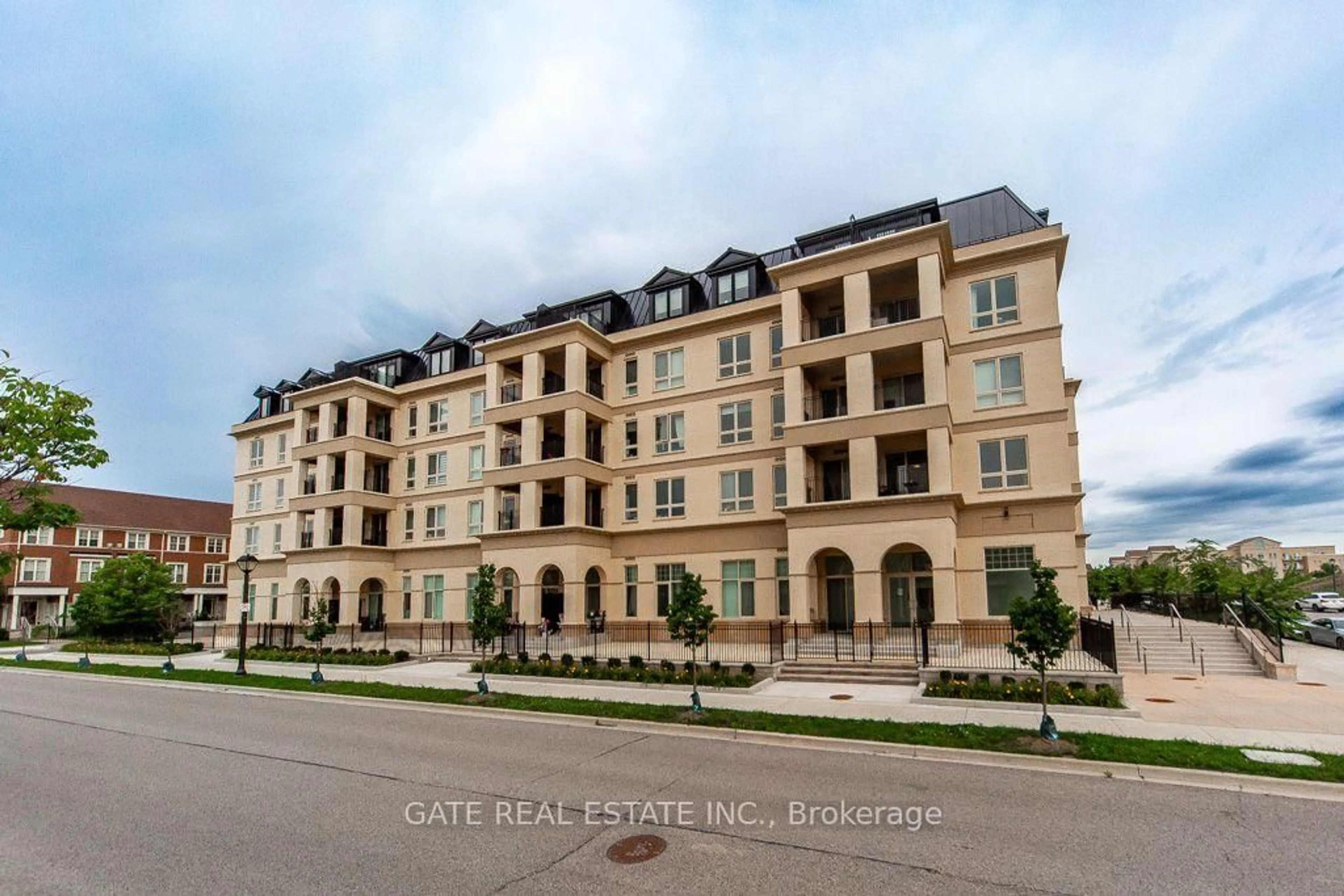 A pic from outside/outdoor area/front of a property/back of a property/a pic from drone, building for 101 Cathedral High St #Ph3, Markham Ontario L8C 0P1