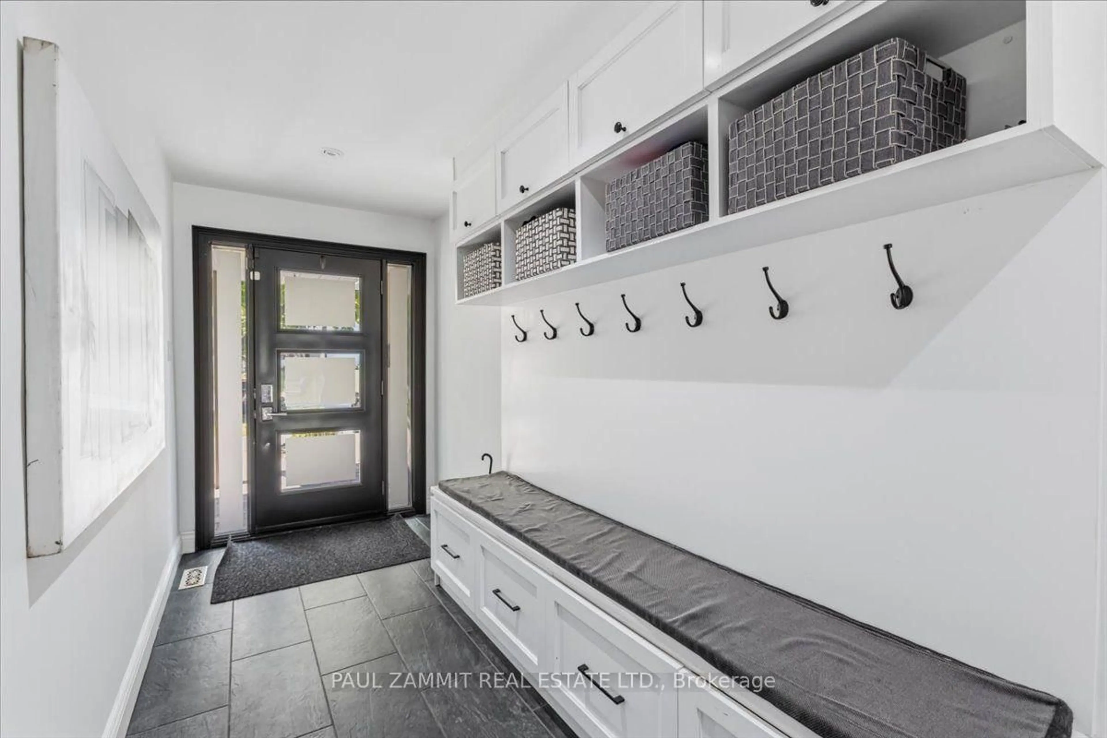 Indoor entryway for 21 Kings Inn Tr, Markham Ontario L3T 1T6