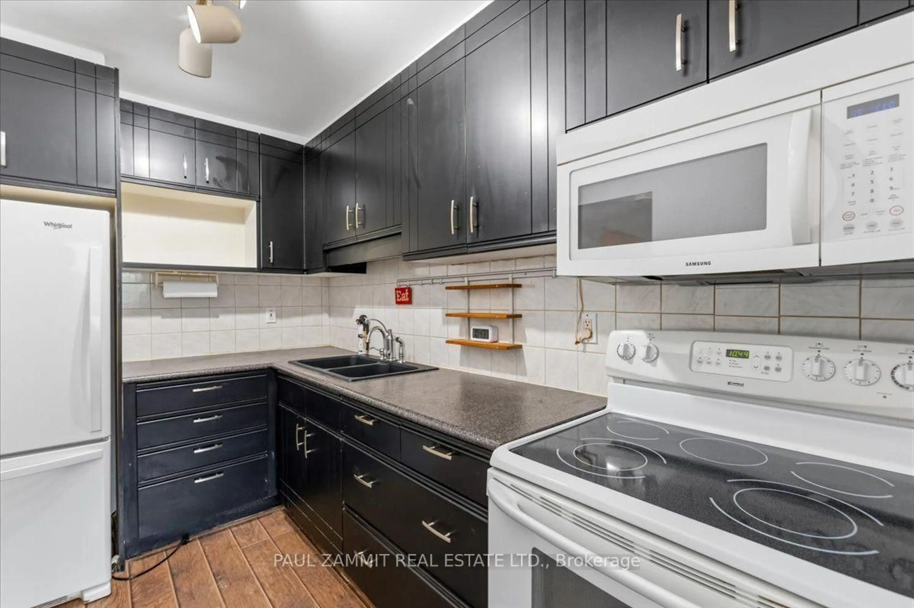 Standard kitchen, unknown for 42 Nicholson Way, Markham Ontario L3T 5B6