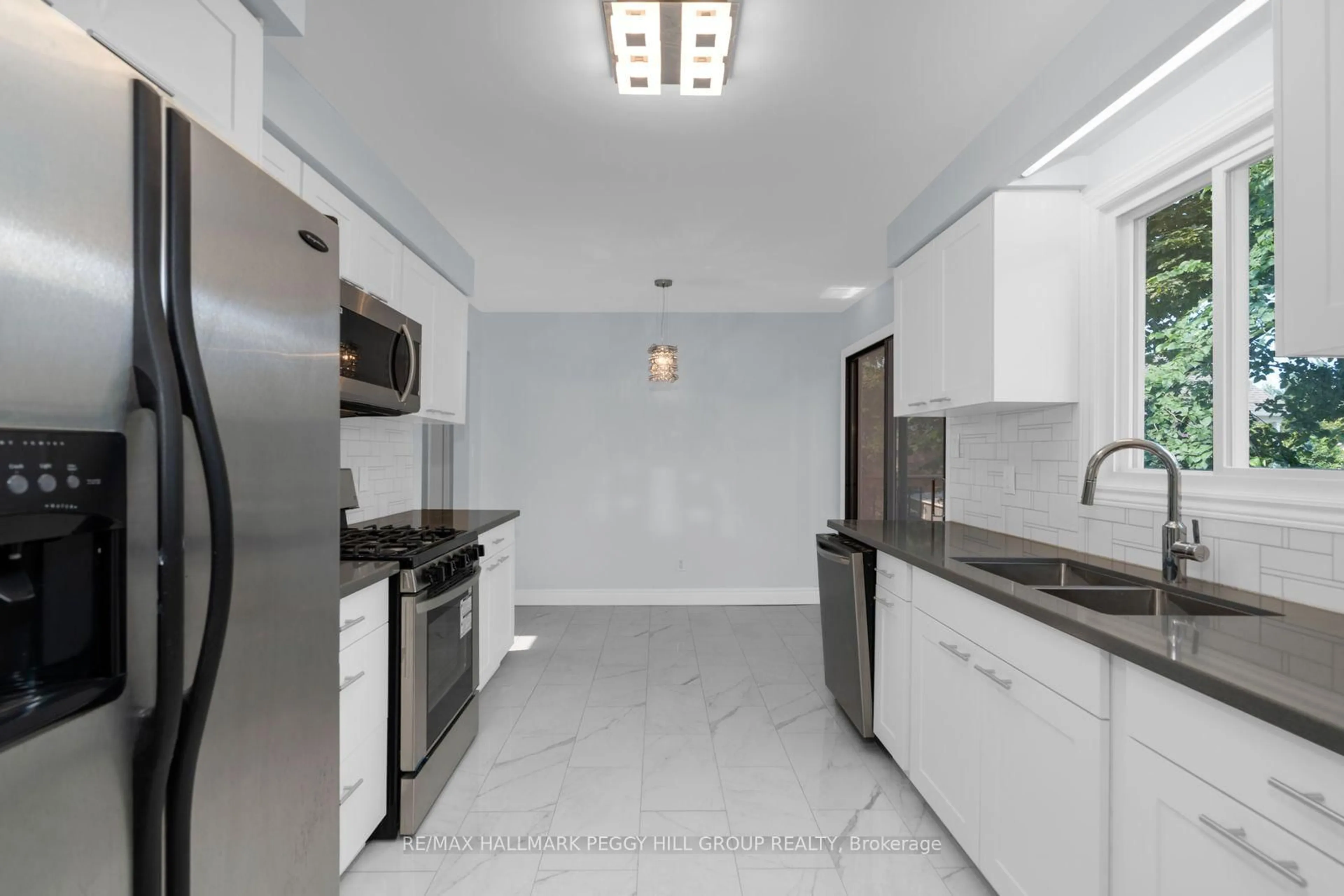 Standard kitchen, ceramic/tile floor for 890 Nantyr Dr, Innisfil Ontario L9S 1S7