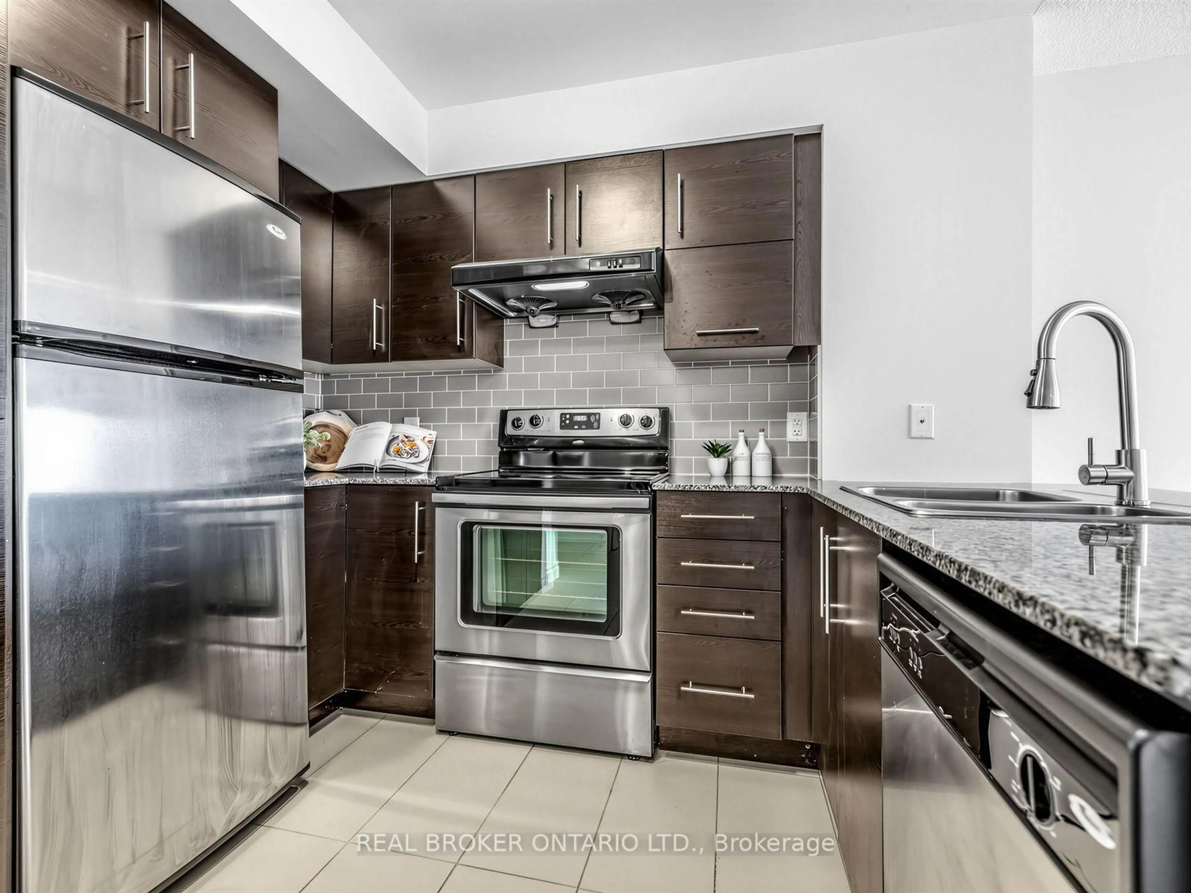 Standard kitchen, ceramic/tile floor for 233 South Park Rd #1012, Markham Ontario L3T 0B3