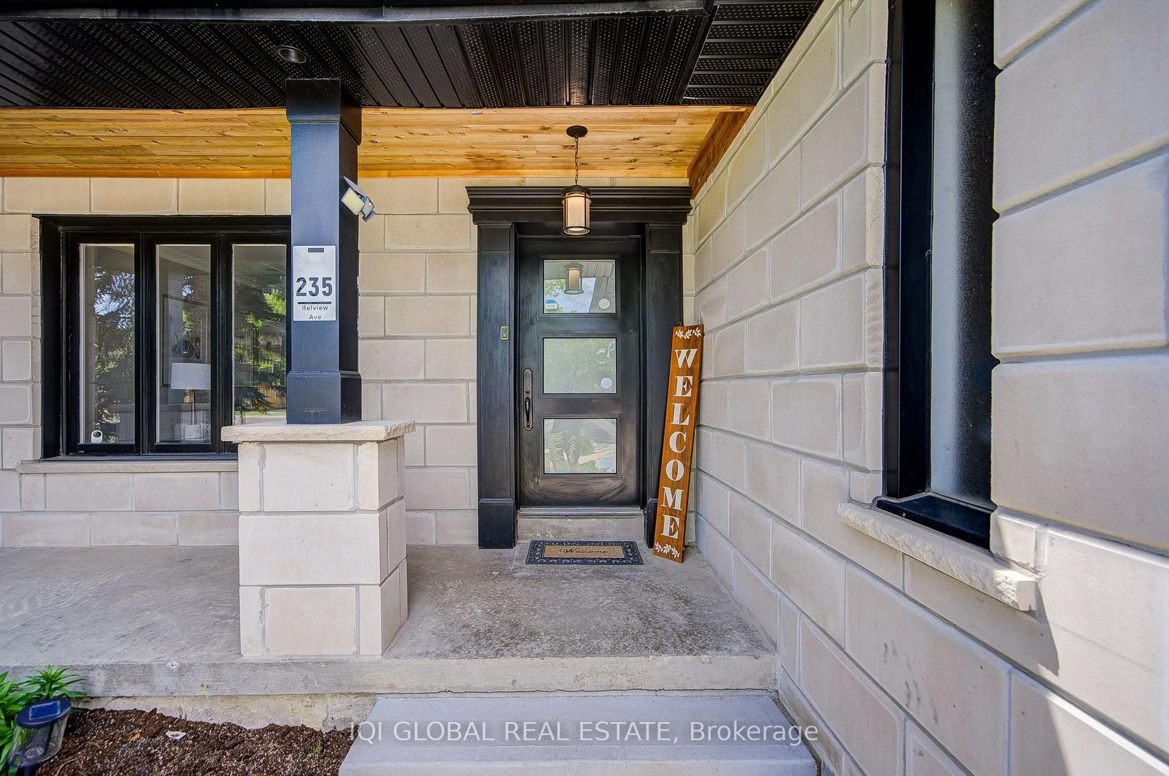 Indoor entryway for 235 Belview Ave, Vaughan Ontario L4L 7W4