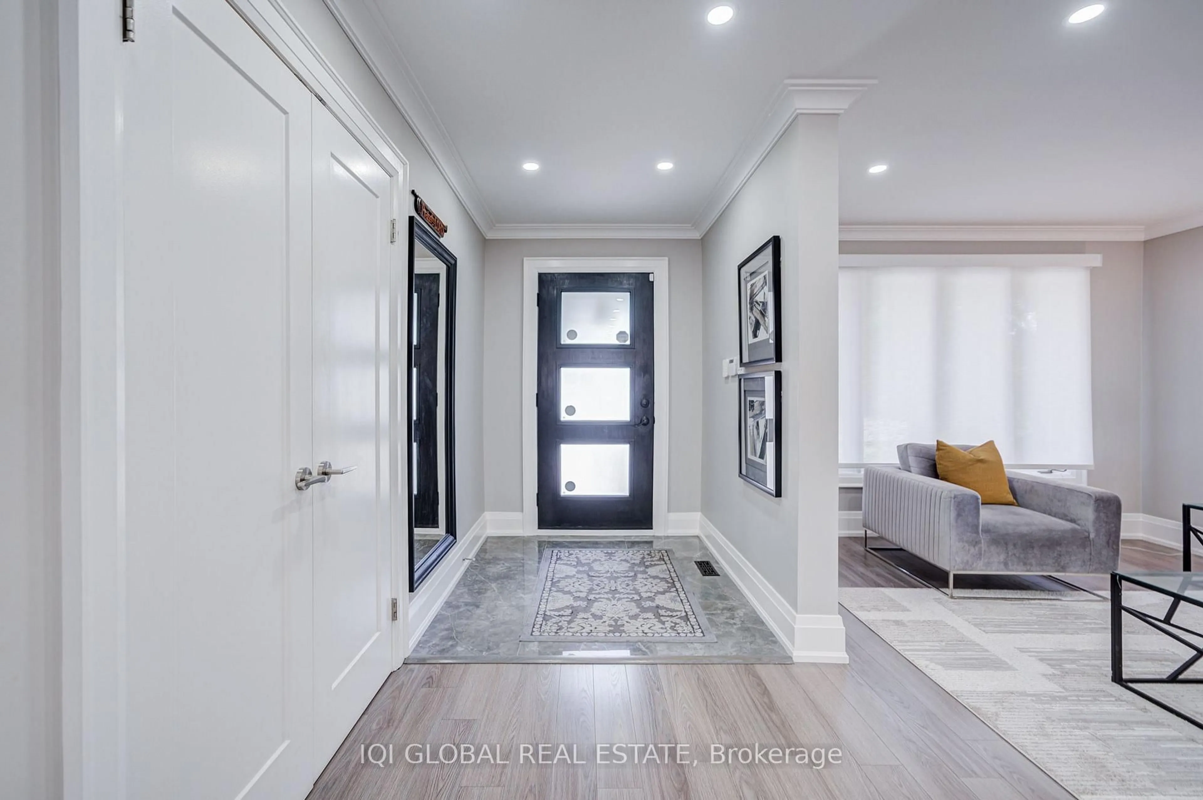 Indoor entryway for 235 Belview Ave, Vaughan Ontario L4L 7W4