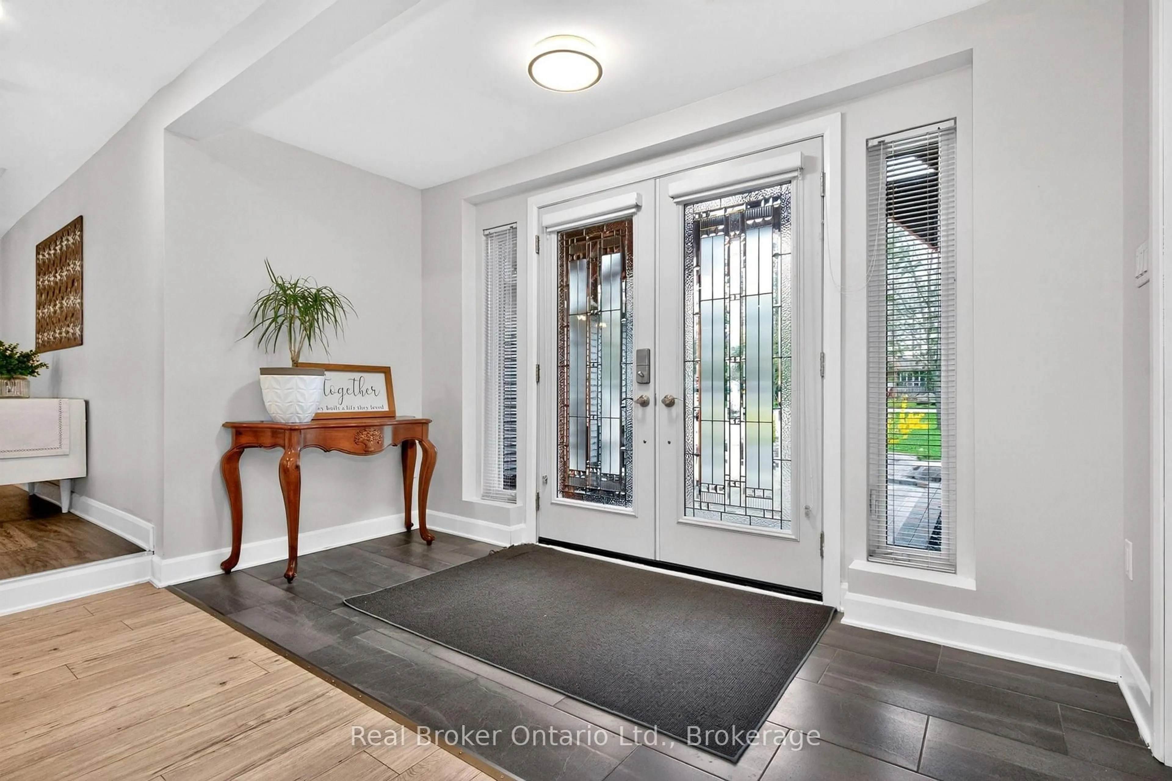 Indoor entryway for 2307 Somers Blvd, Innisfil Ontario L9S 2E8