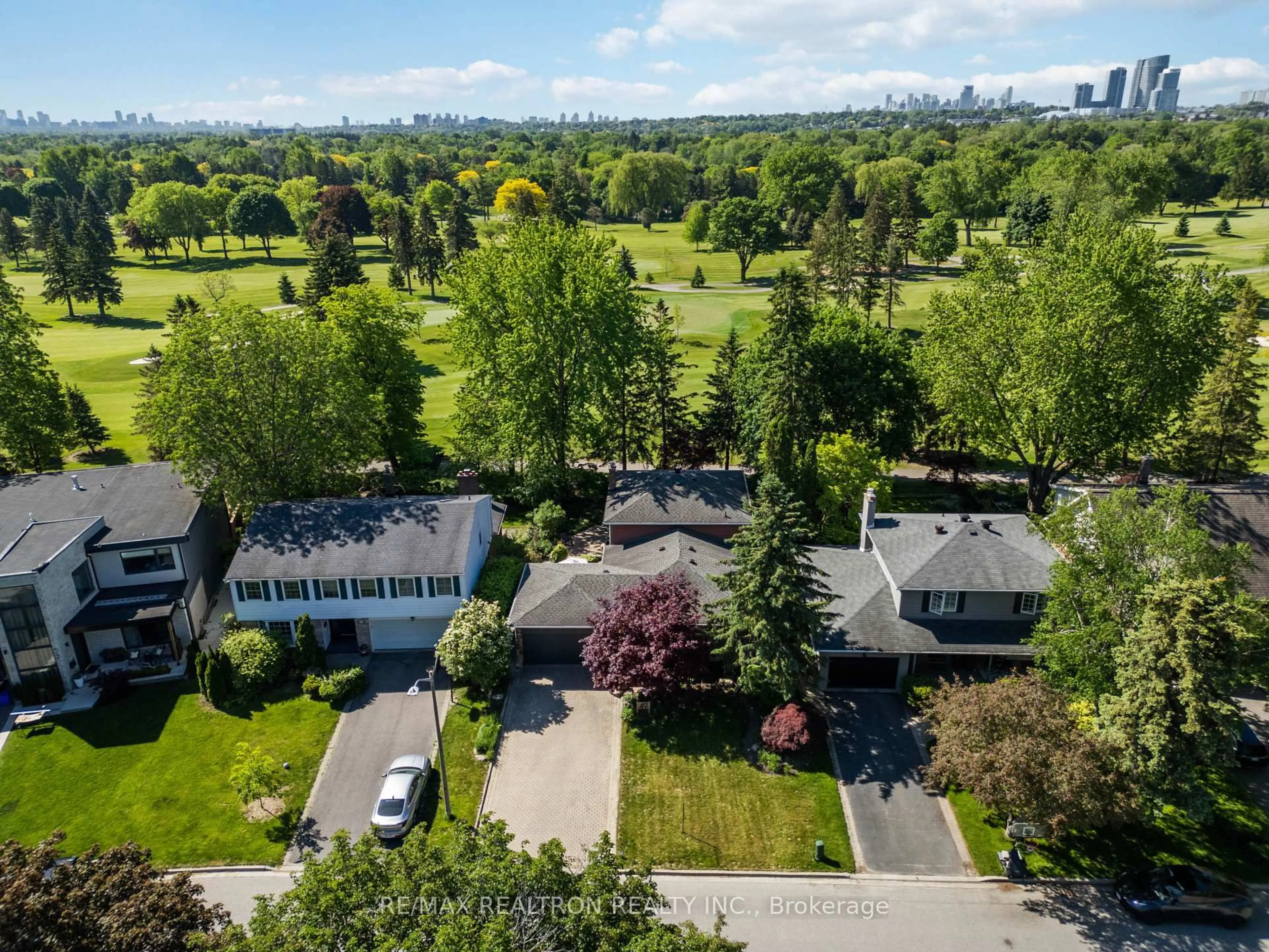 A pic from outside/outdoor area/front of a property/back of a property/a pic from drone, unknown for 49 Apple Orchard Path, Markham Ontario L3T 3B5