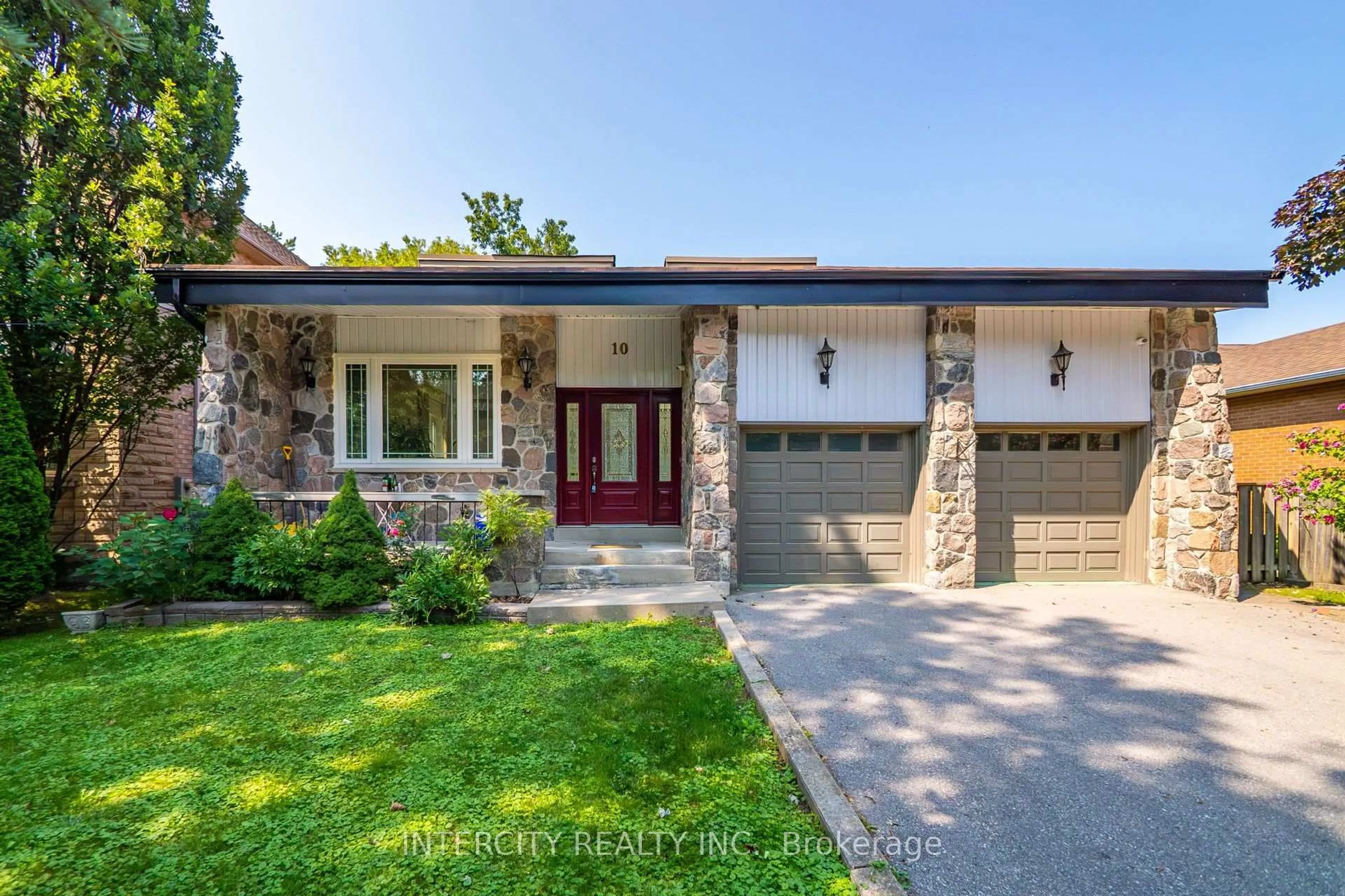 Home with brick exterior material, street for 10 East Dr, Markham Ontario L6G 1A4