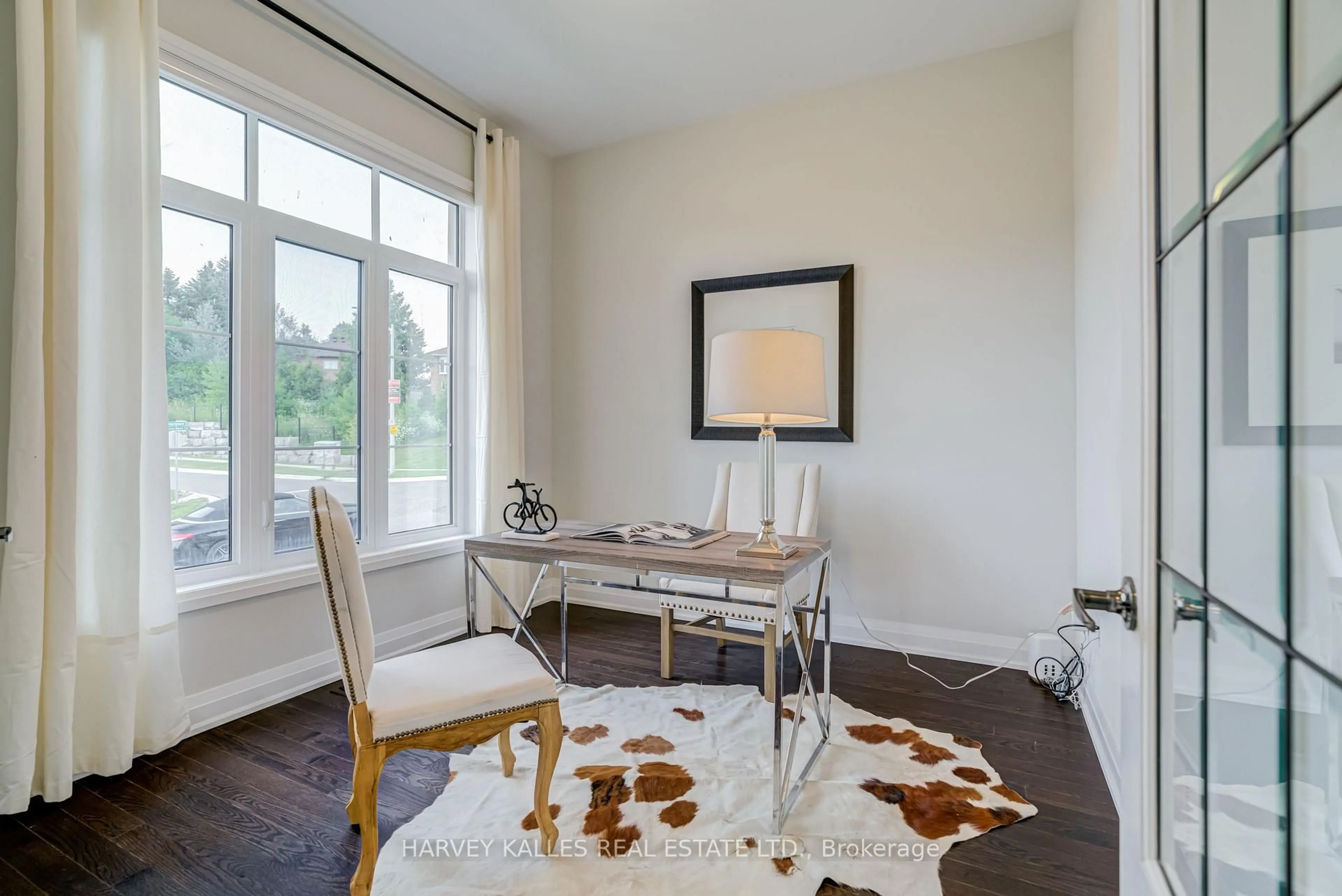 A pic of a room for 6 Dennis Reed Crt, Aurora Ontario L4G 4A5