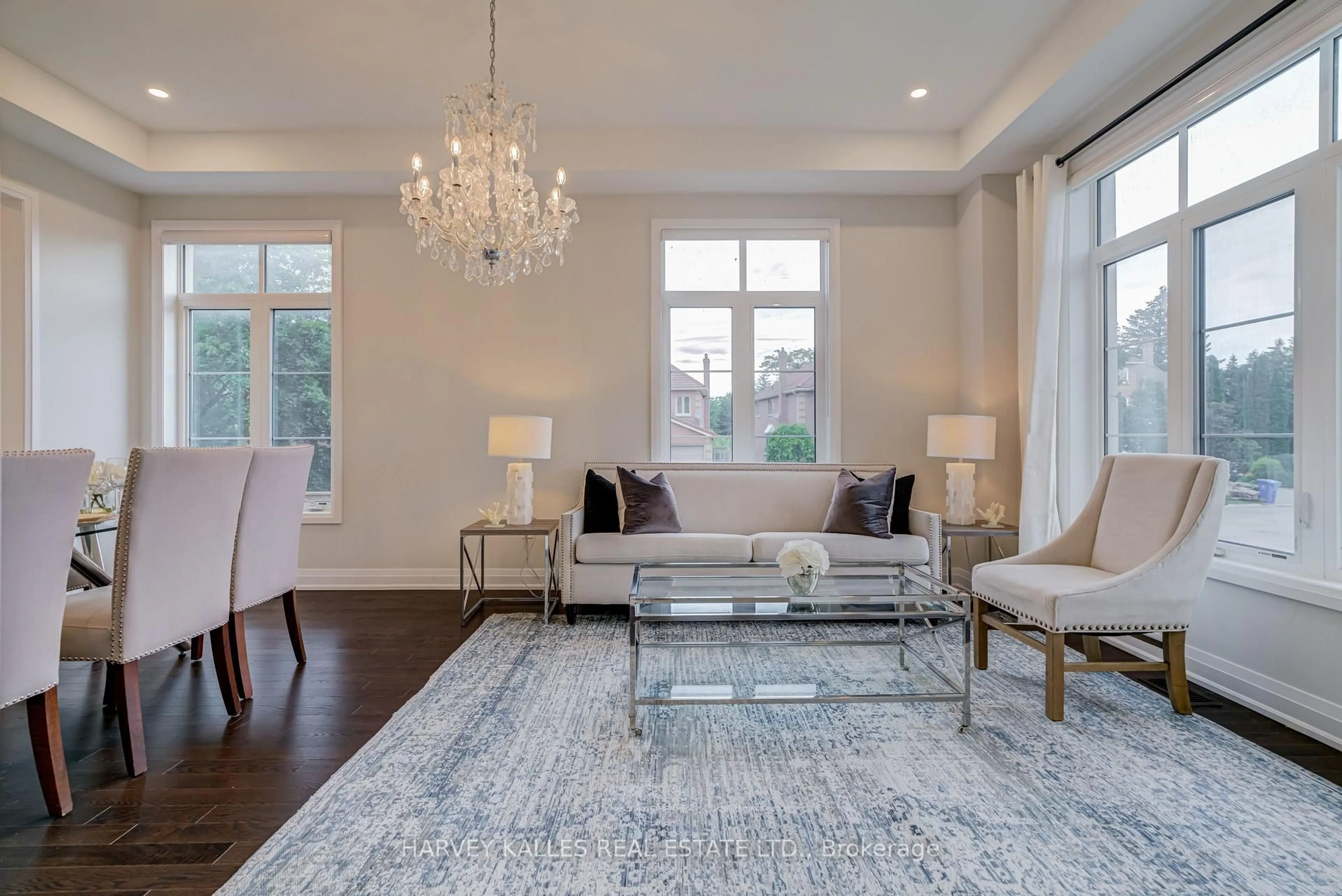 Living room with furniture, unknown for 6 Dennis Reed Crt, Aurora Ontario L4G 4A5