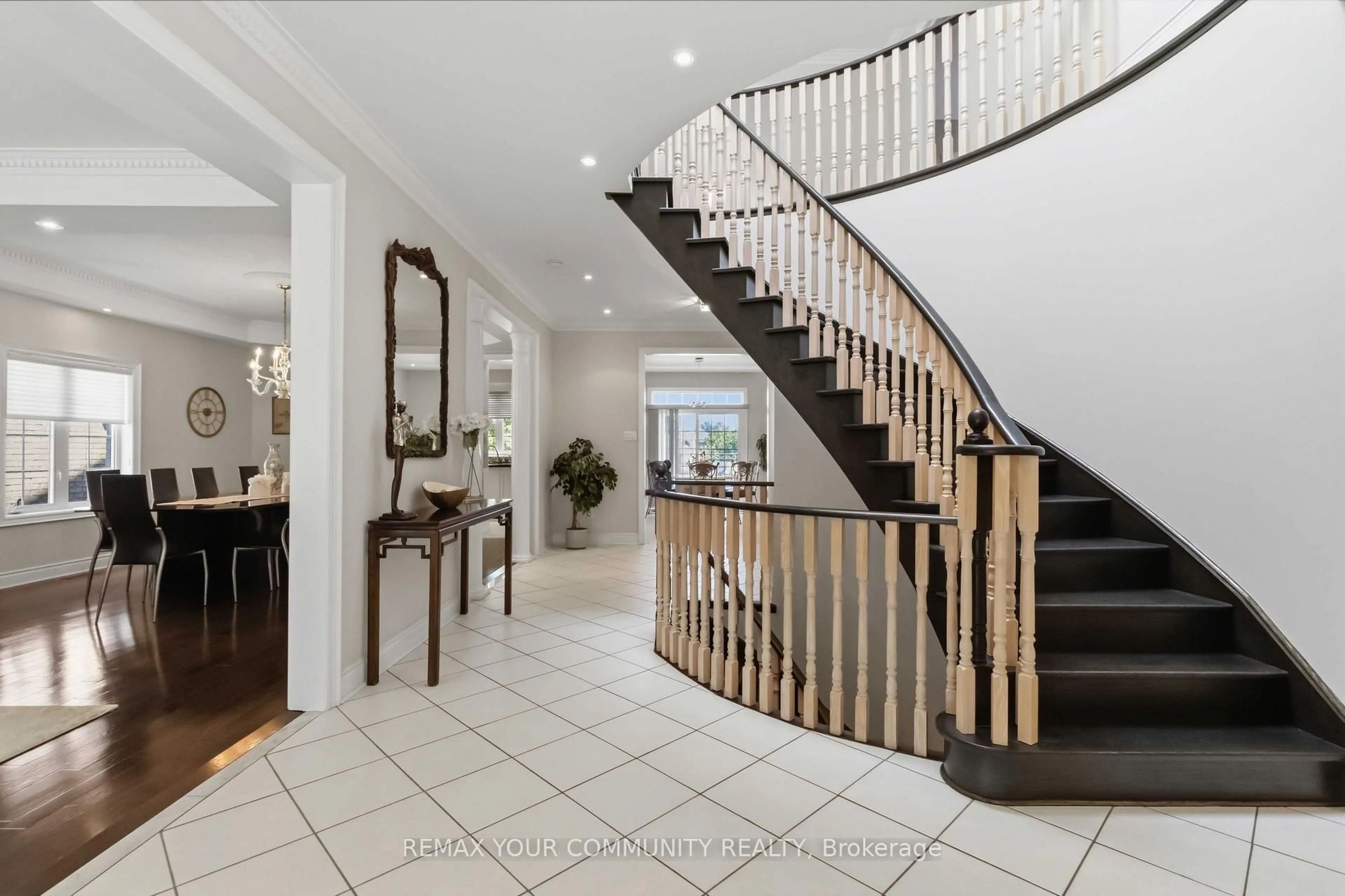 Indoor foyer for 171 Langtry Pl, Vaughan Ontario L4J 8L6