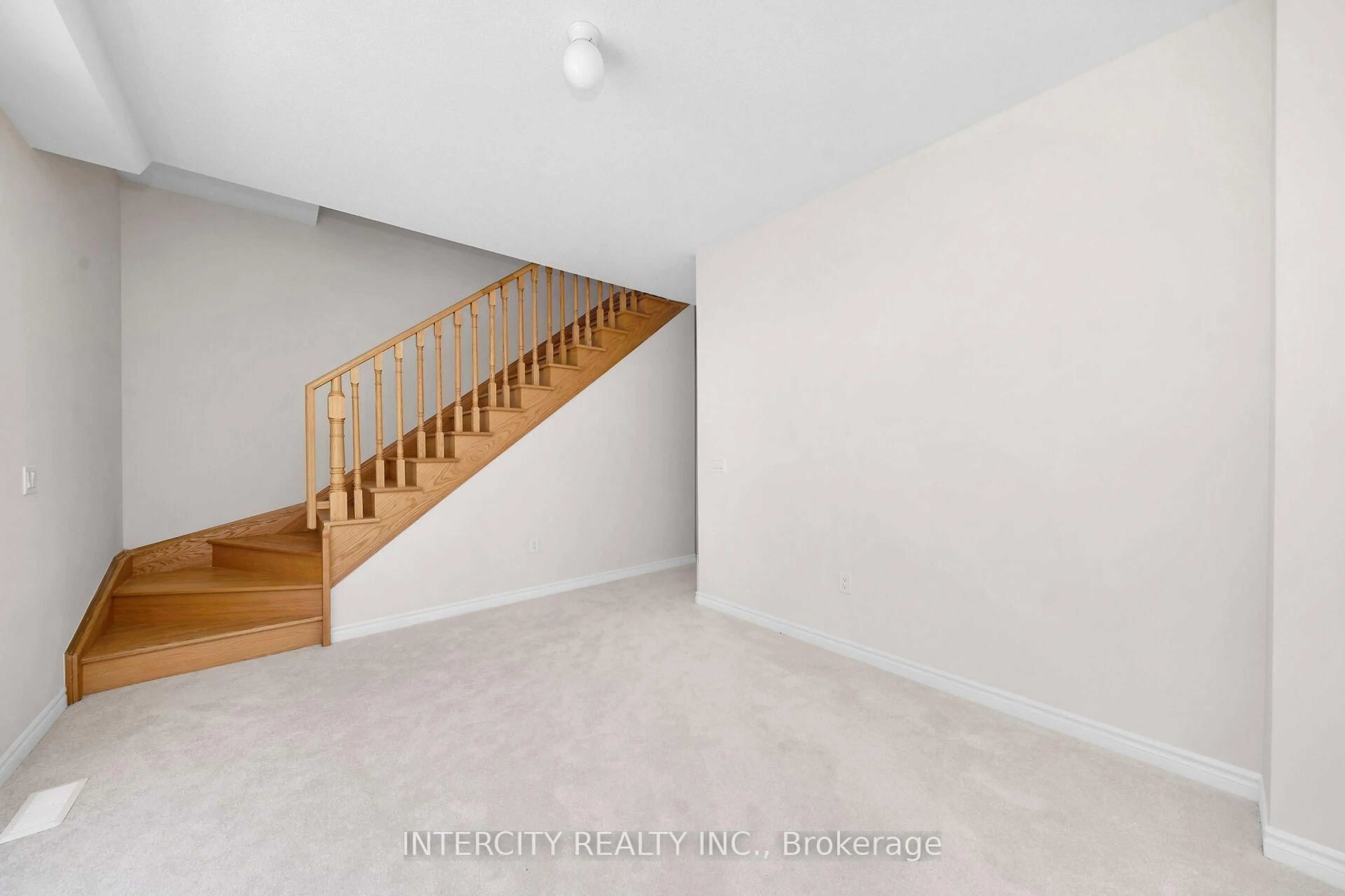 Unknown for 7 Drainie St, Vaughan Ontario L4H 5J3