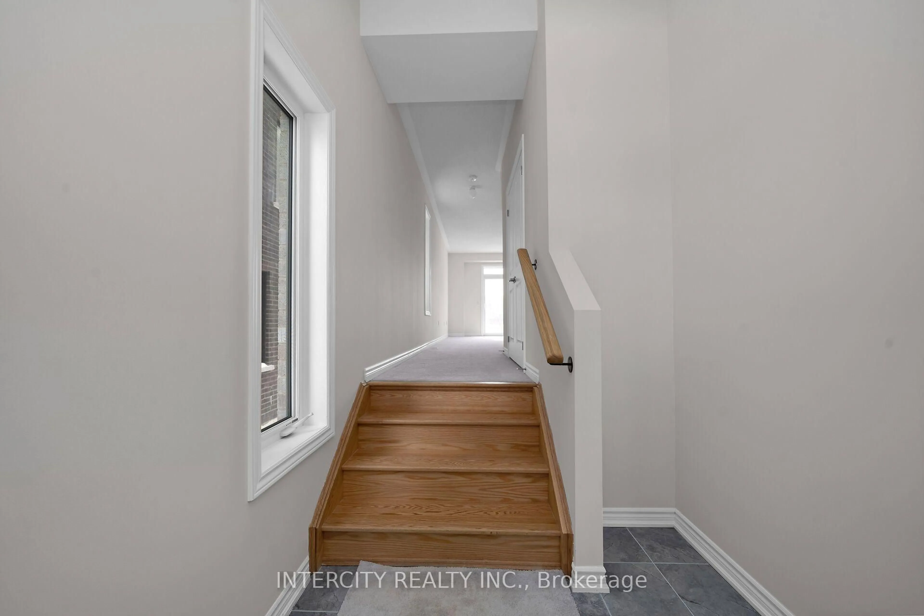 Indoor entryway for 20 Radisson St, Vaughan Ontario L4H 5J3