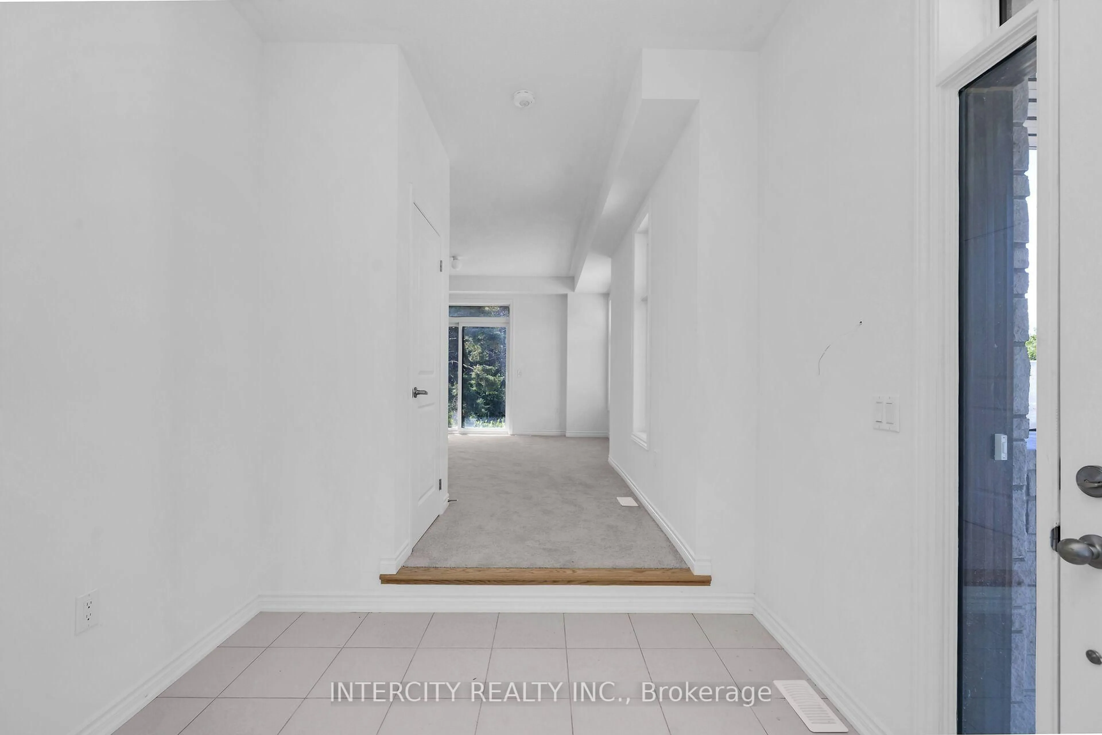 Indoor foyer for 99 Divadale Rd, Vaughan Ontario L4H 5J3