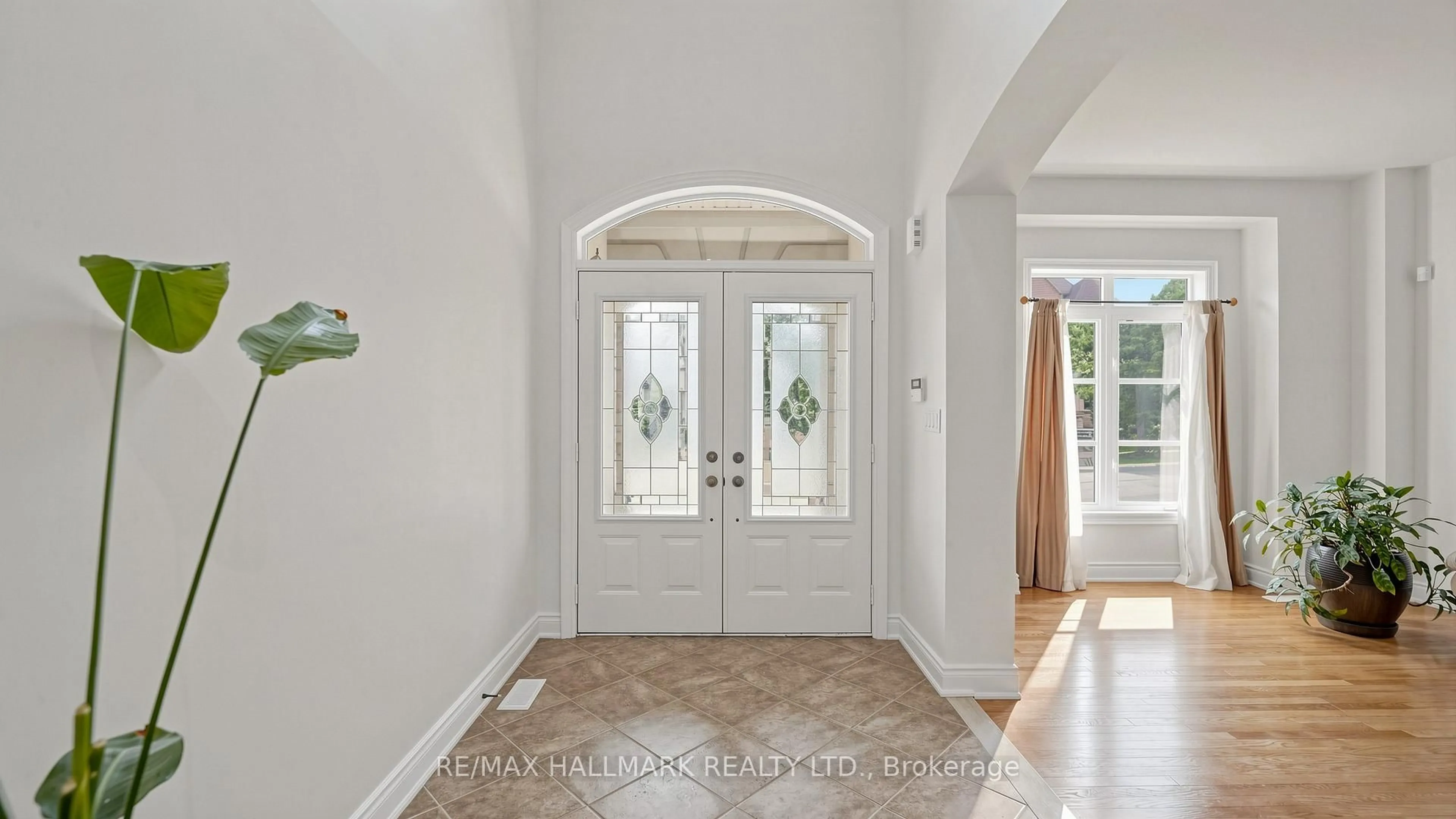 Indoor entryway for 368 Paradelle Dr, Richmond Hill Ontario L4E 4R7