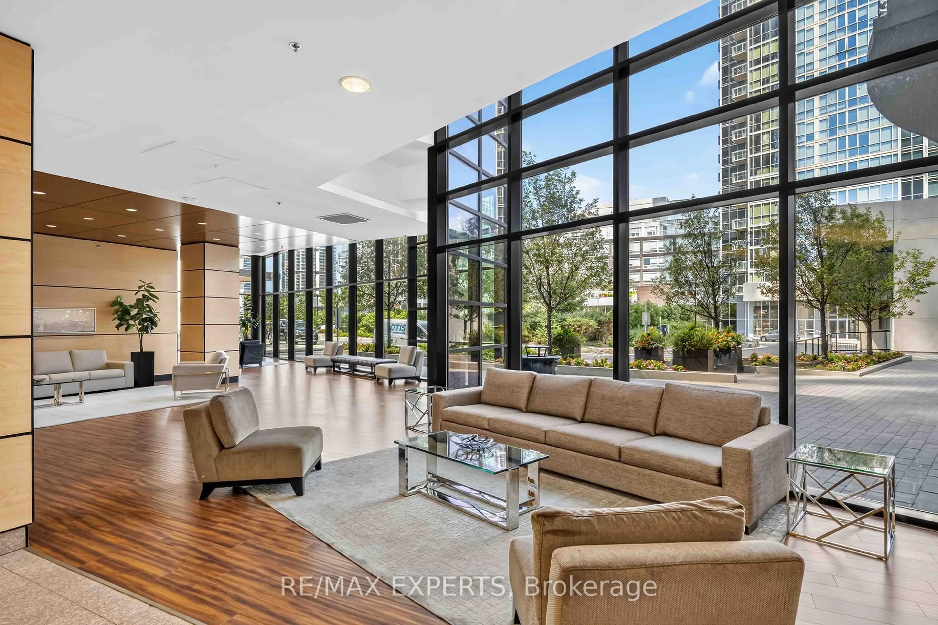 Indoor foyer for 2900 Highway 7 Rd #902, Vaughan Ontario L4K 0G3