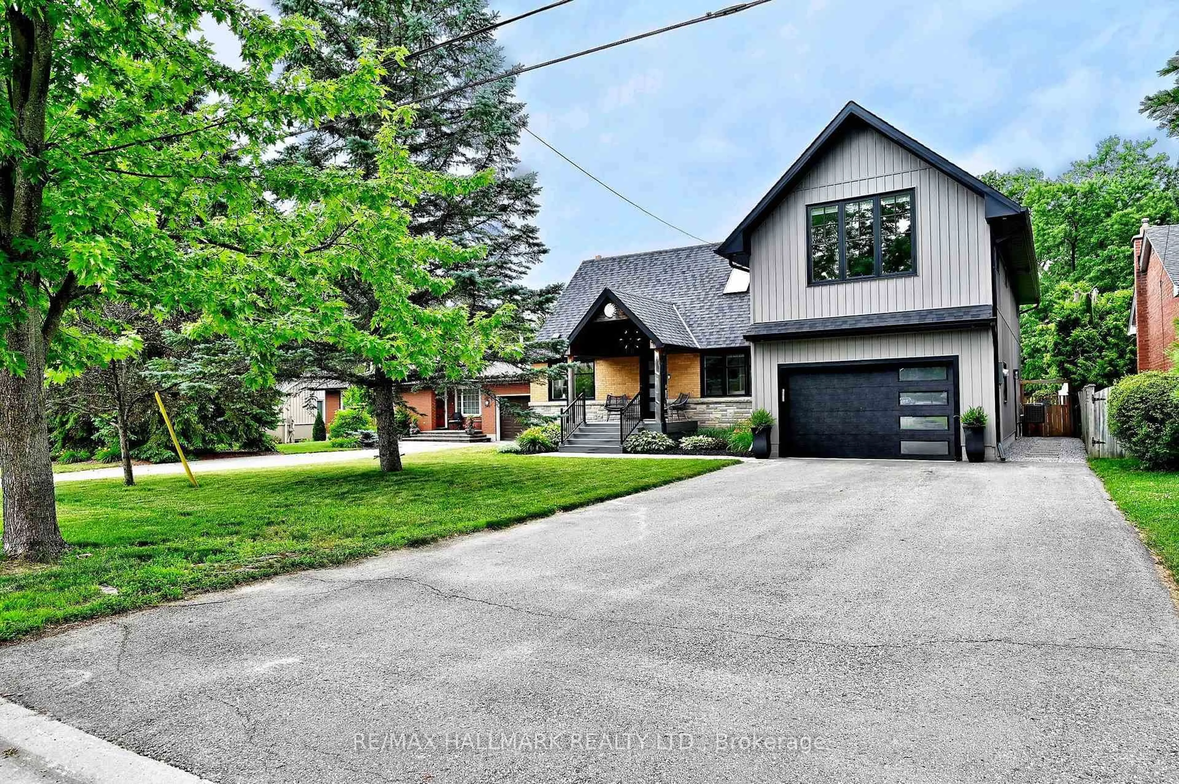 Home with brick exterior material, street for 334 Stewart St, Newmarket Ontario L3Y 3M6