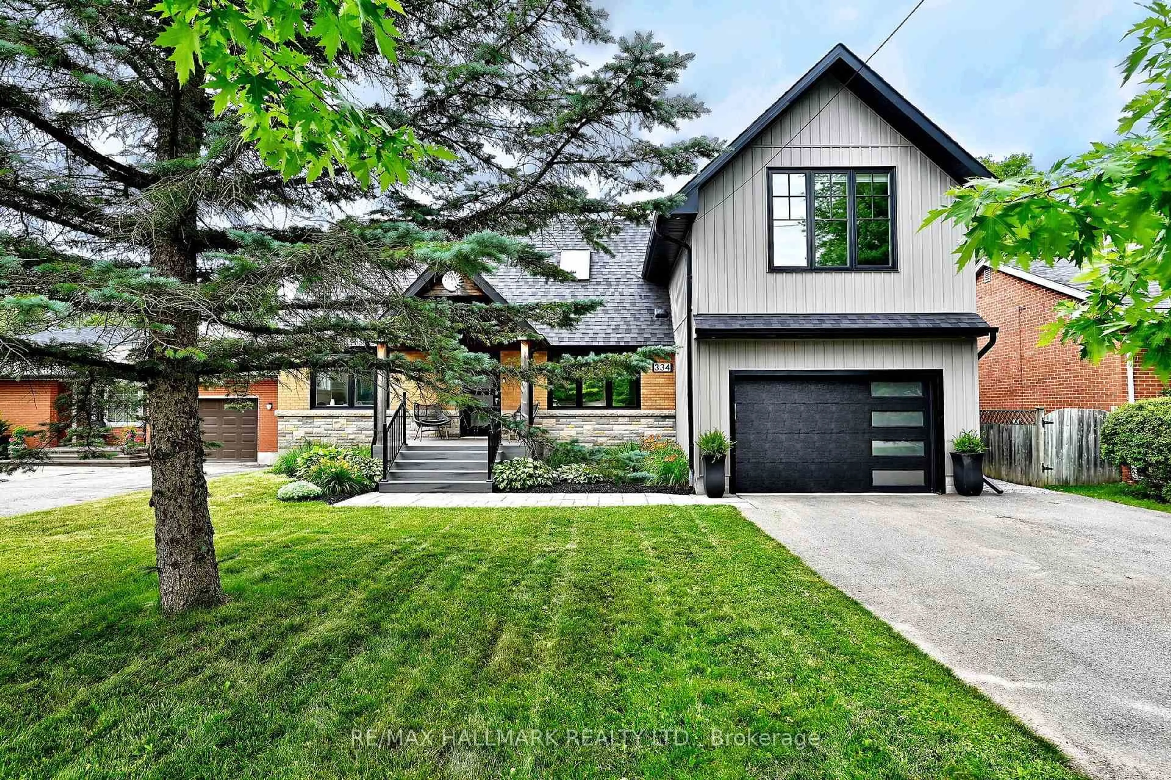 Home with brick exterior material, street for 334 Stewart St, Newmarket Ontario L3Y 3M6