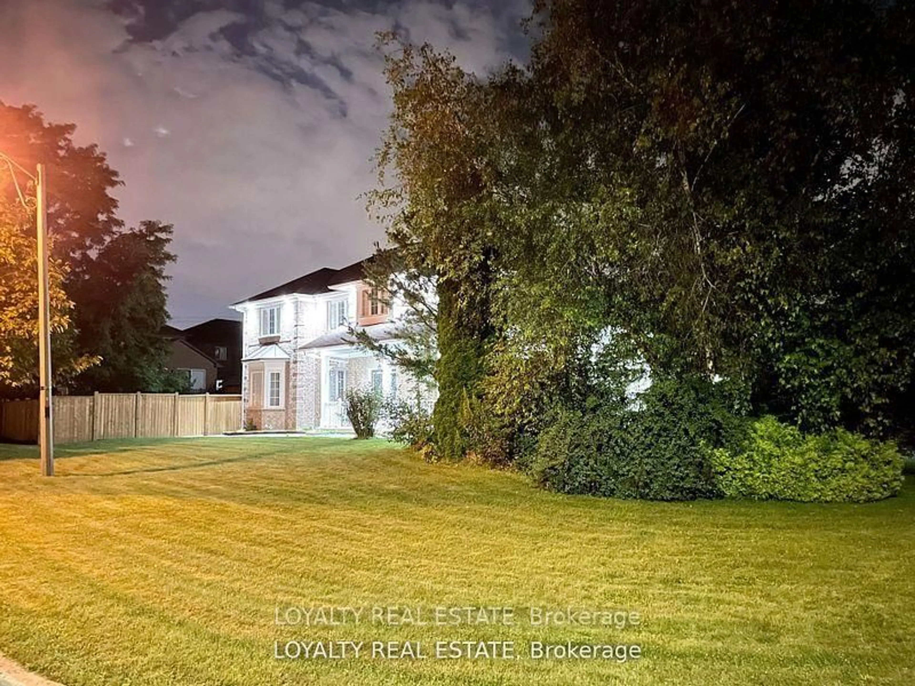 A pic from outside/outdoor area/front of a property/back of a property/a pic from drone, street for 97 Song Bird Dr, Markham Ontario L3S 3T8