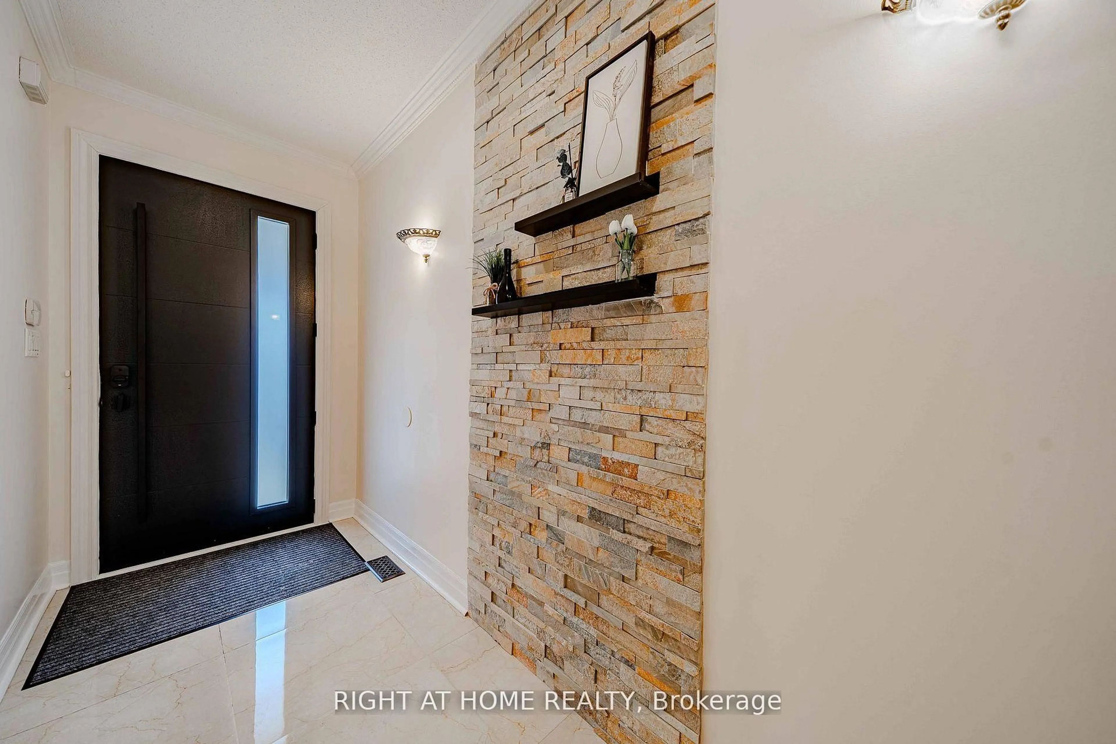 Indoor entryway for 111 Forecastle Rd, Vaughan Ontario L4K 5H9