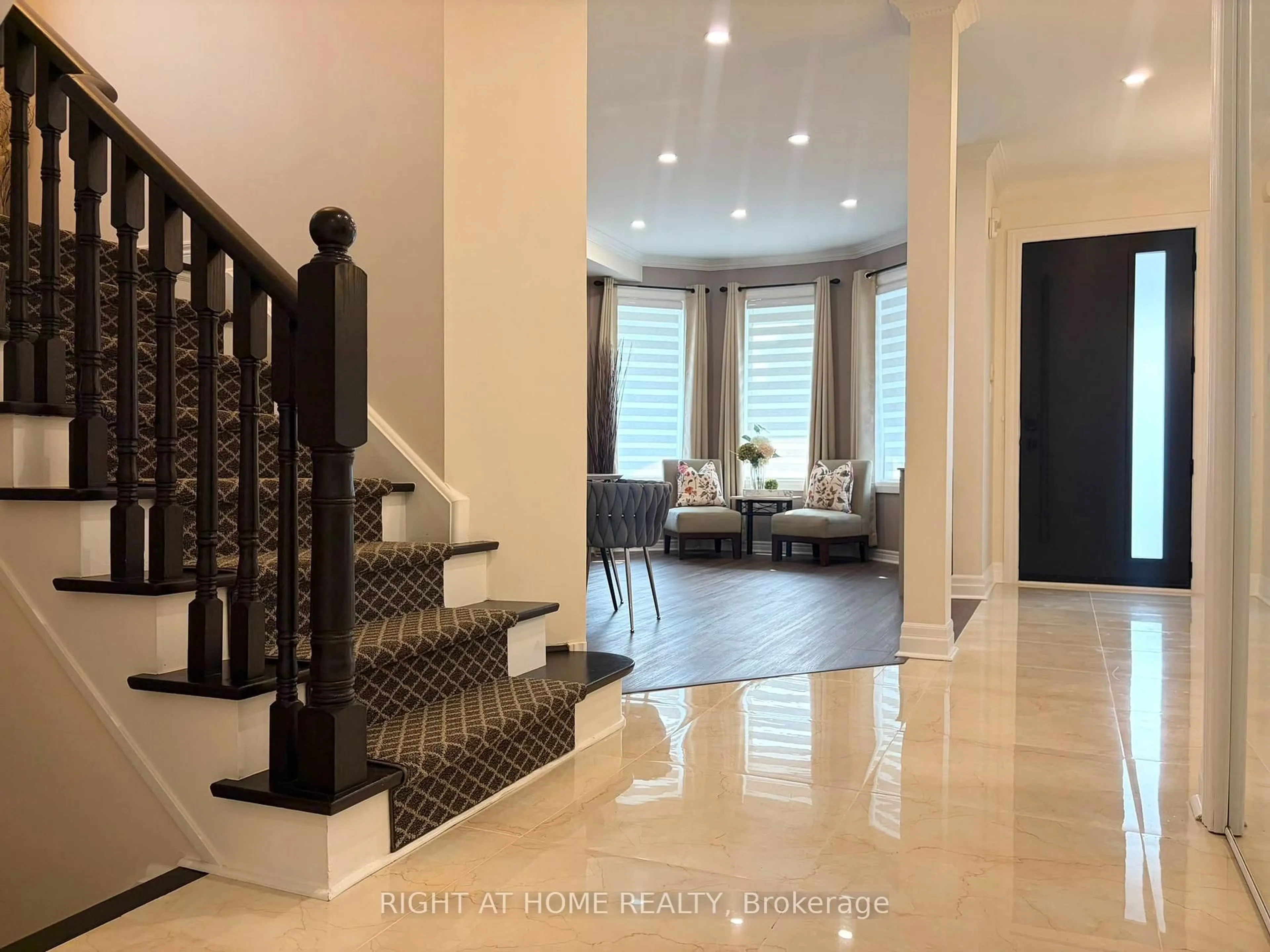 Indoor foyer for 111 Forecastle Rd, Vaughan Ontario L4K 5H9