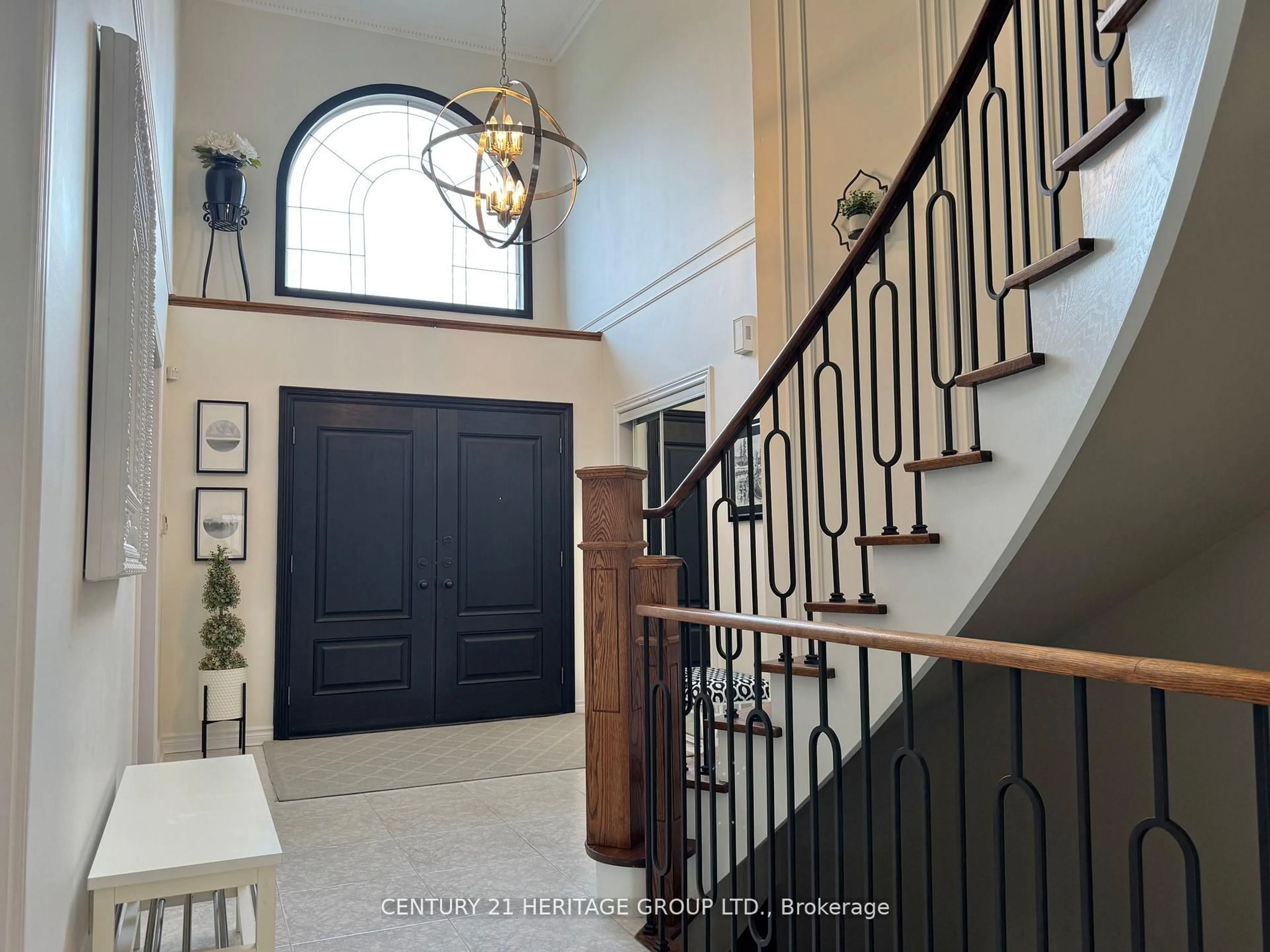 Indoor entryway for 12 Lavinio Crt, Vaughan Ontario L6A 1V8
