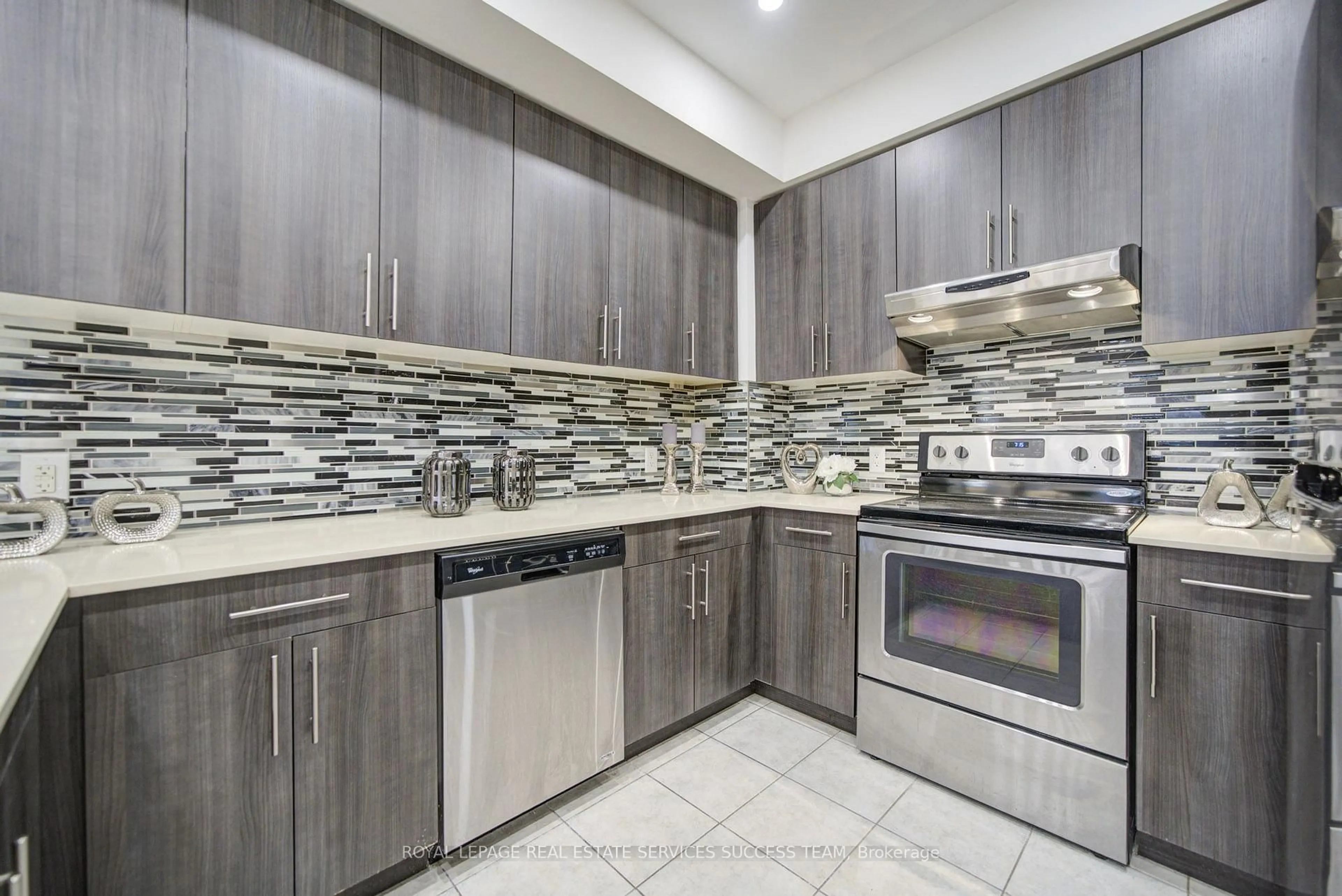 Contemporary kitchen, ceramic/tile floor for 45 Ormerod Lane, Richmond Hill Ontario L4S 0G3