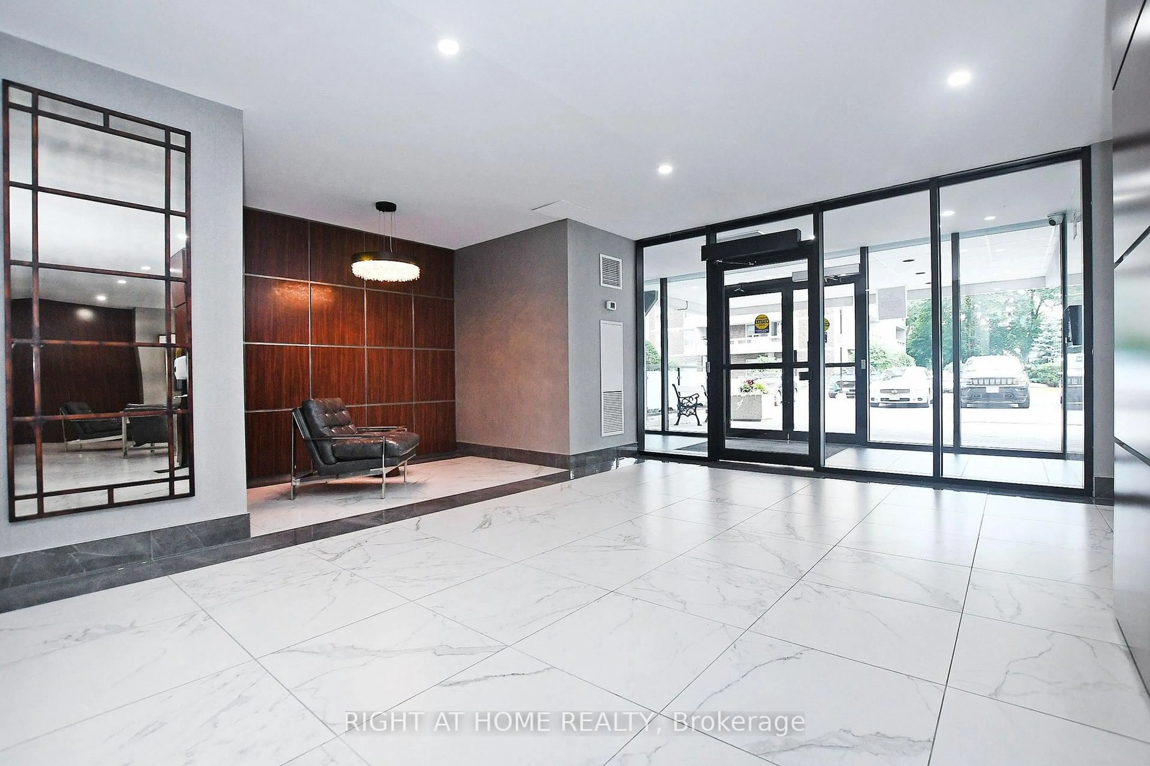Indoor foyer for 60 Inverlochy Blvd #806, Markham Ontario L3T 4T7