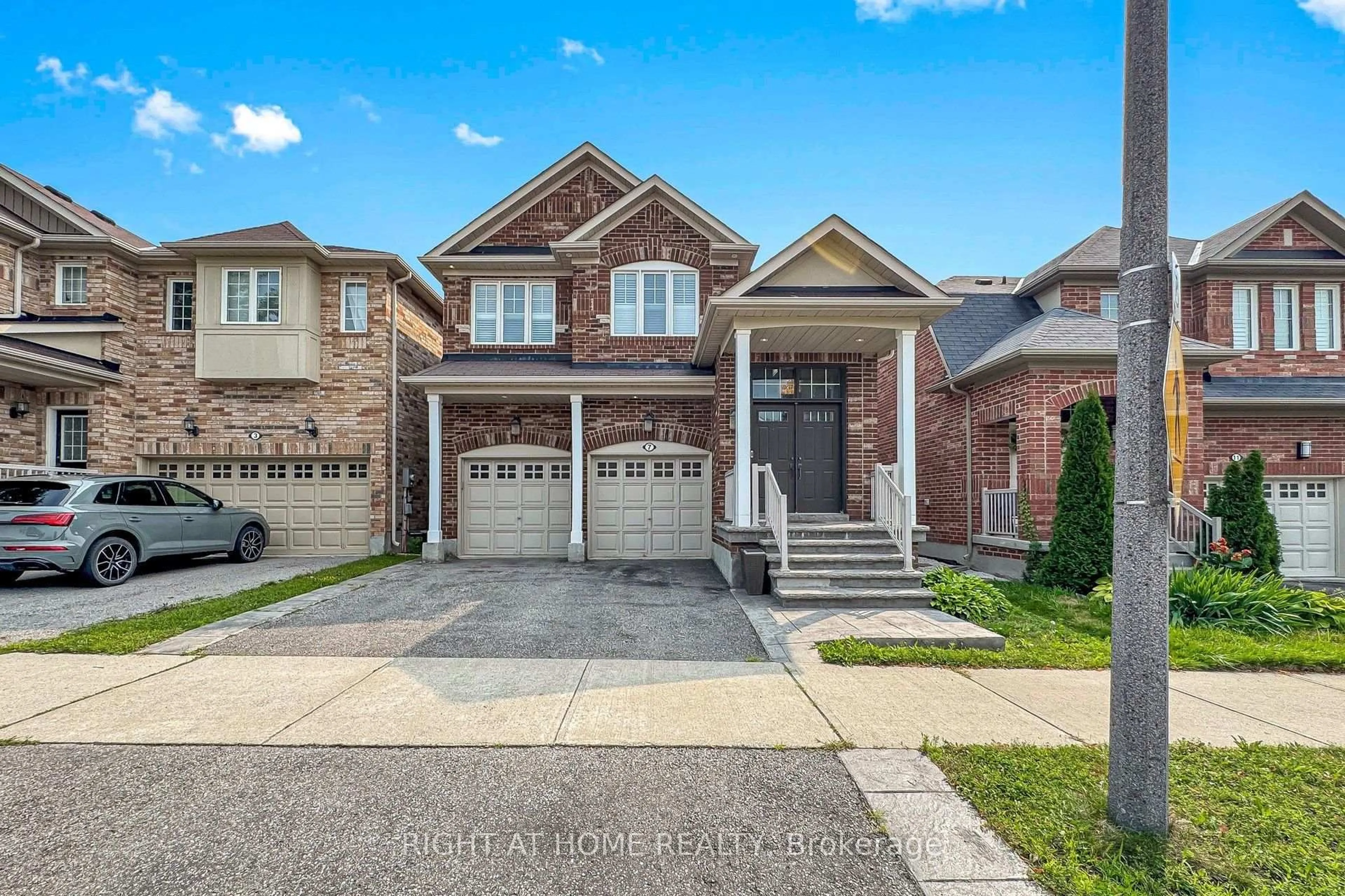 Home with brick exterior material, street for 7 Penndutch Circ, Whitchurch-Stouffville Ontario L4A 0P3