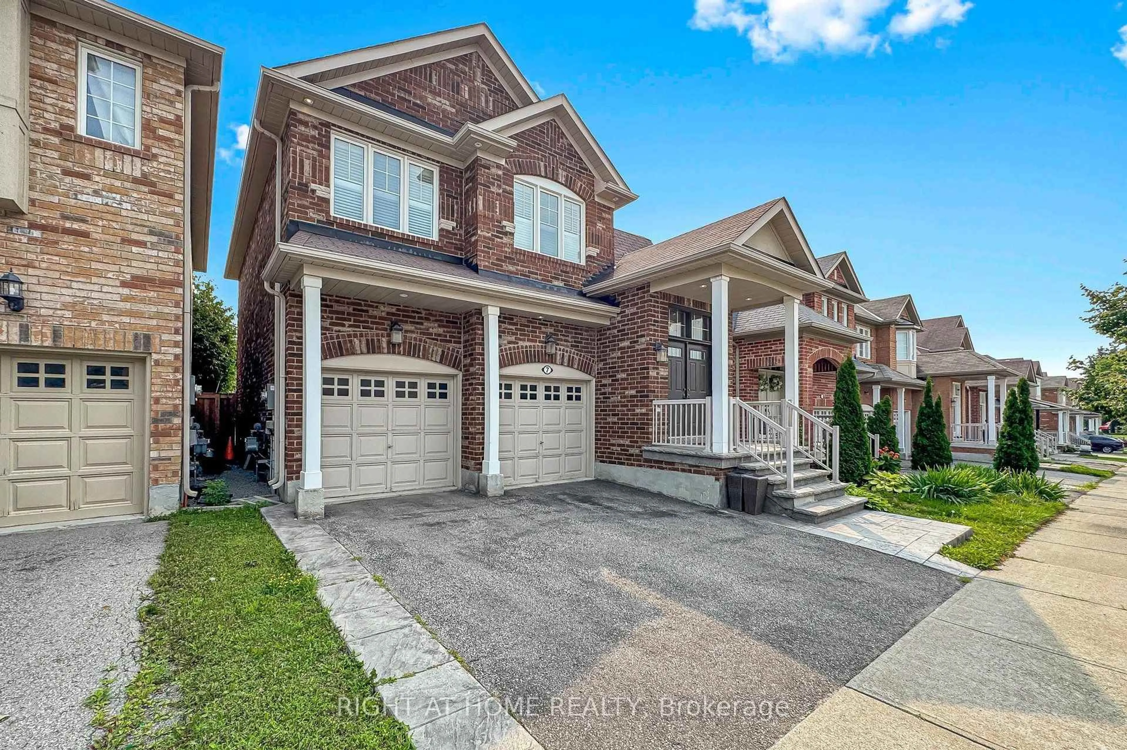 Home with brick exterior material, street for 7 Penndutch Circ, Whitchurch-Stouffville Ontario L4A 0P3